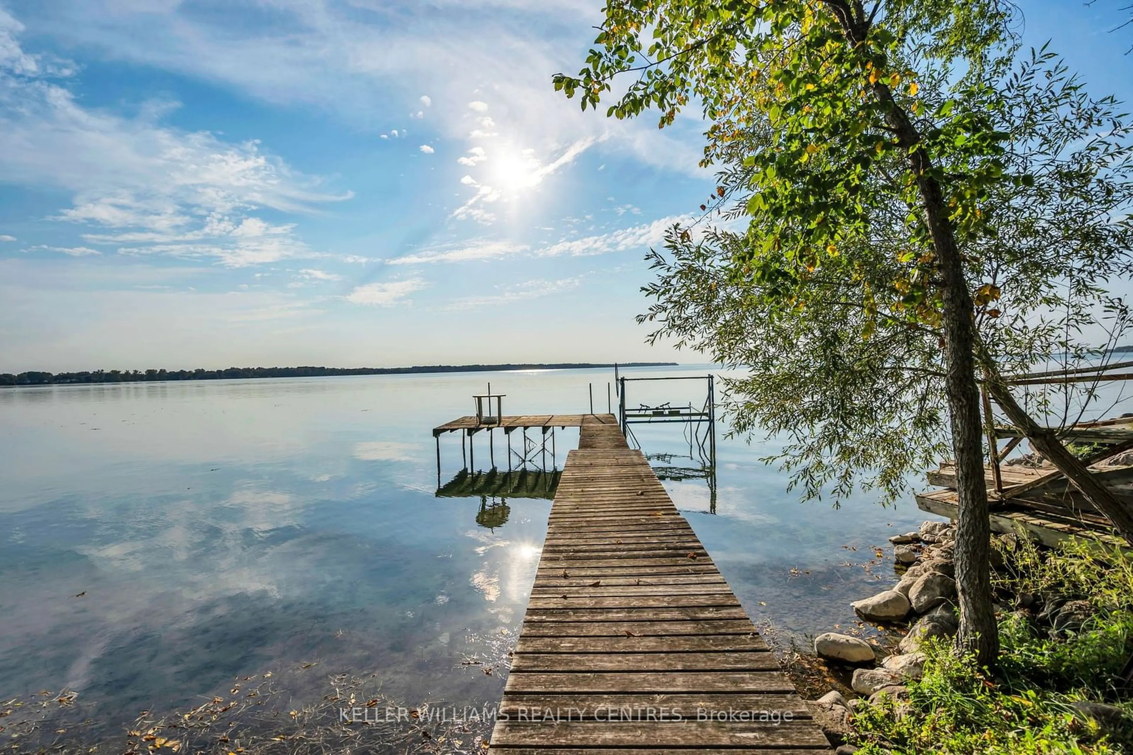 Patio, water/lake/river/ocean view for 28 McRae Beach Rd, Georgina Ontario L0E 1N0