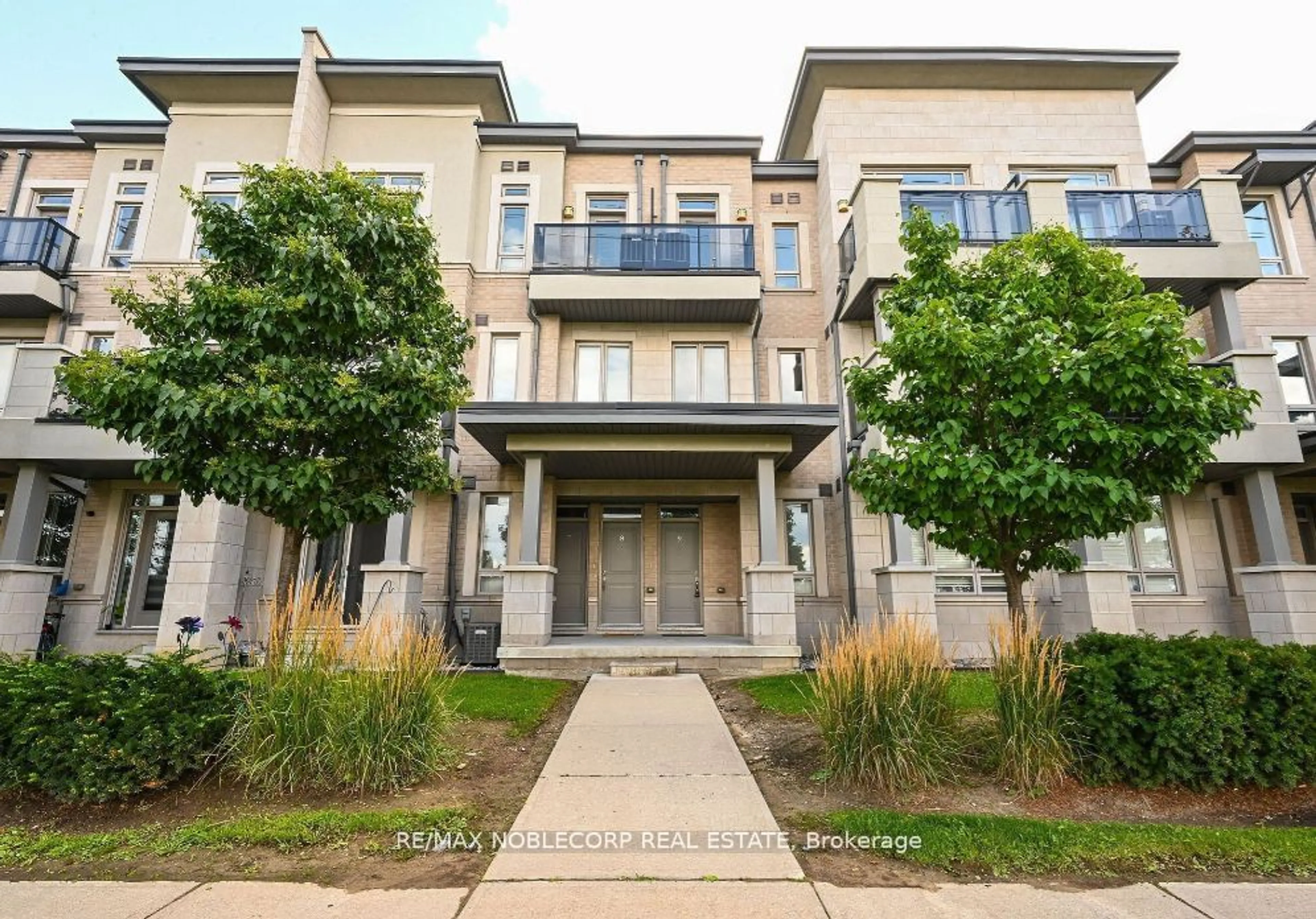 A pic from exterior of the house or condo, the front or back of building for 9601 Jane St #9, Vaughan Ontario L6A 4G5