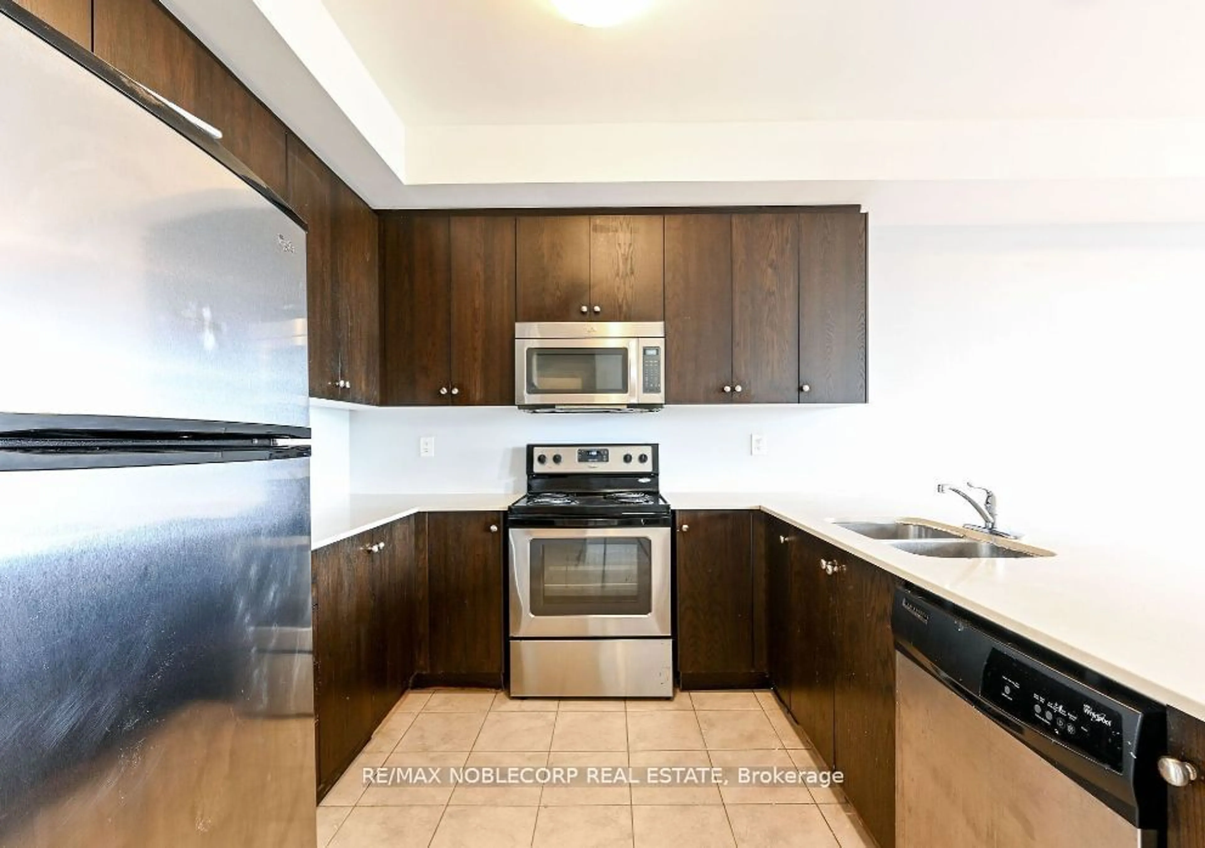 Standard kitchen, wood floors for 9601 Jane St #9, Vaughan Ontario L6A 4G5