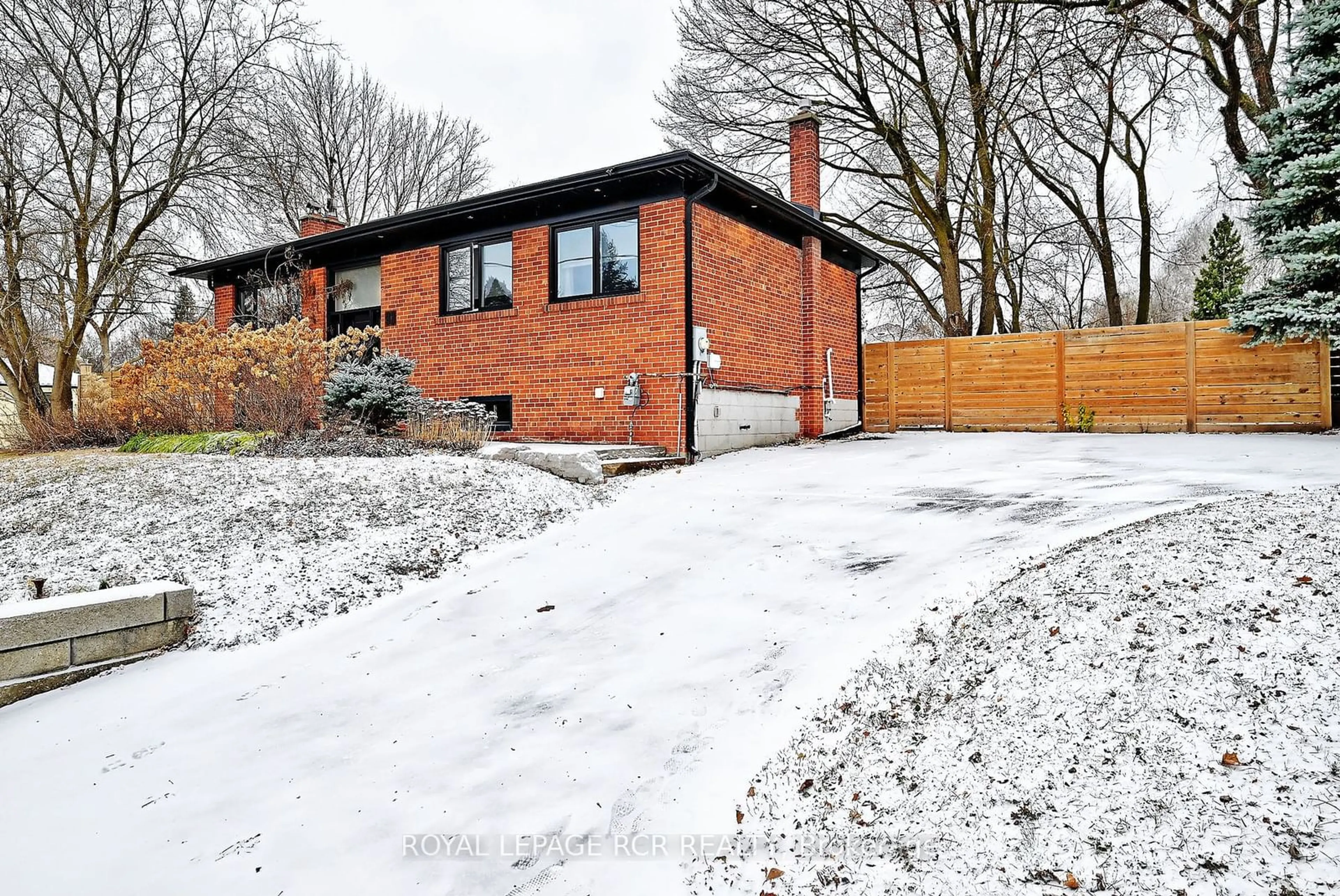 A pic from exterior of the house or condo, the fenced backyard for 93 Queen St, Newmarket Ontario L3Y 2E7