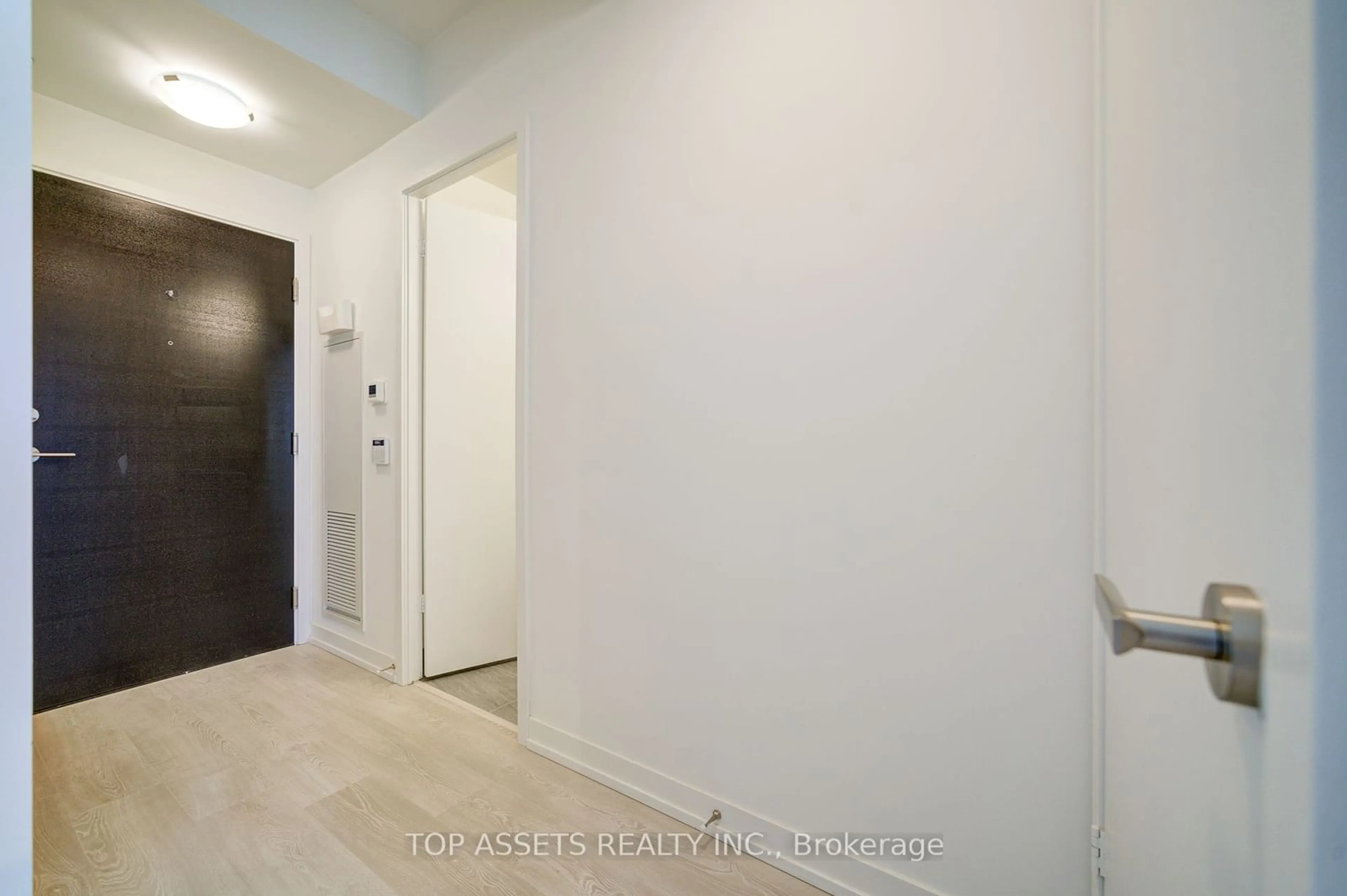 Indoor entryway, not visible floor for 3 Rosewater St #910W, Richmond Hill Ontario L4C 5T6