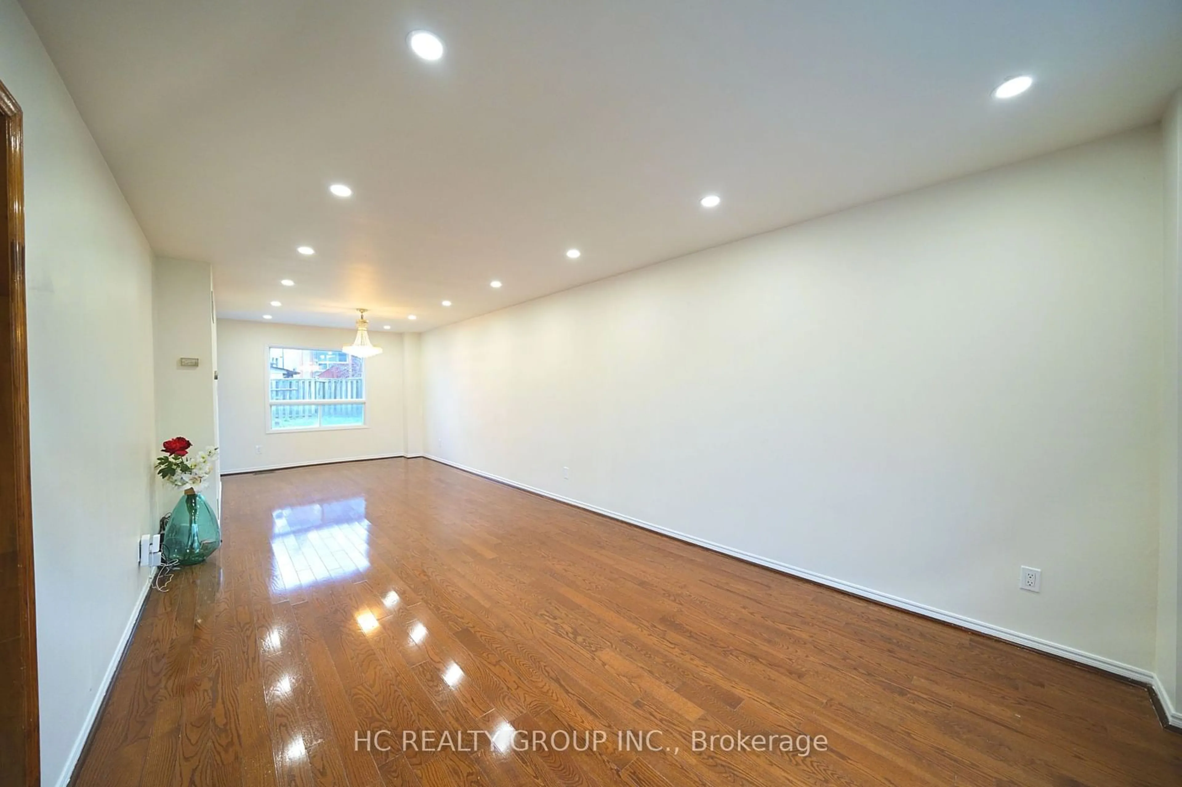 Other indoor space, wood floors for 217 Highglen Ave, Markham Ontario L3S 1Y4