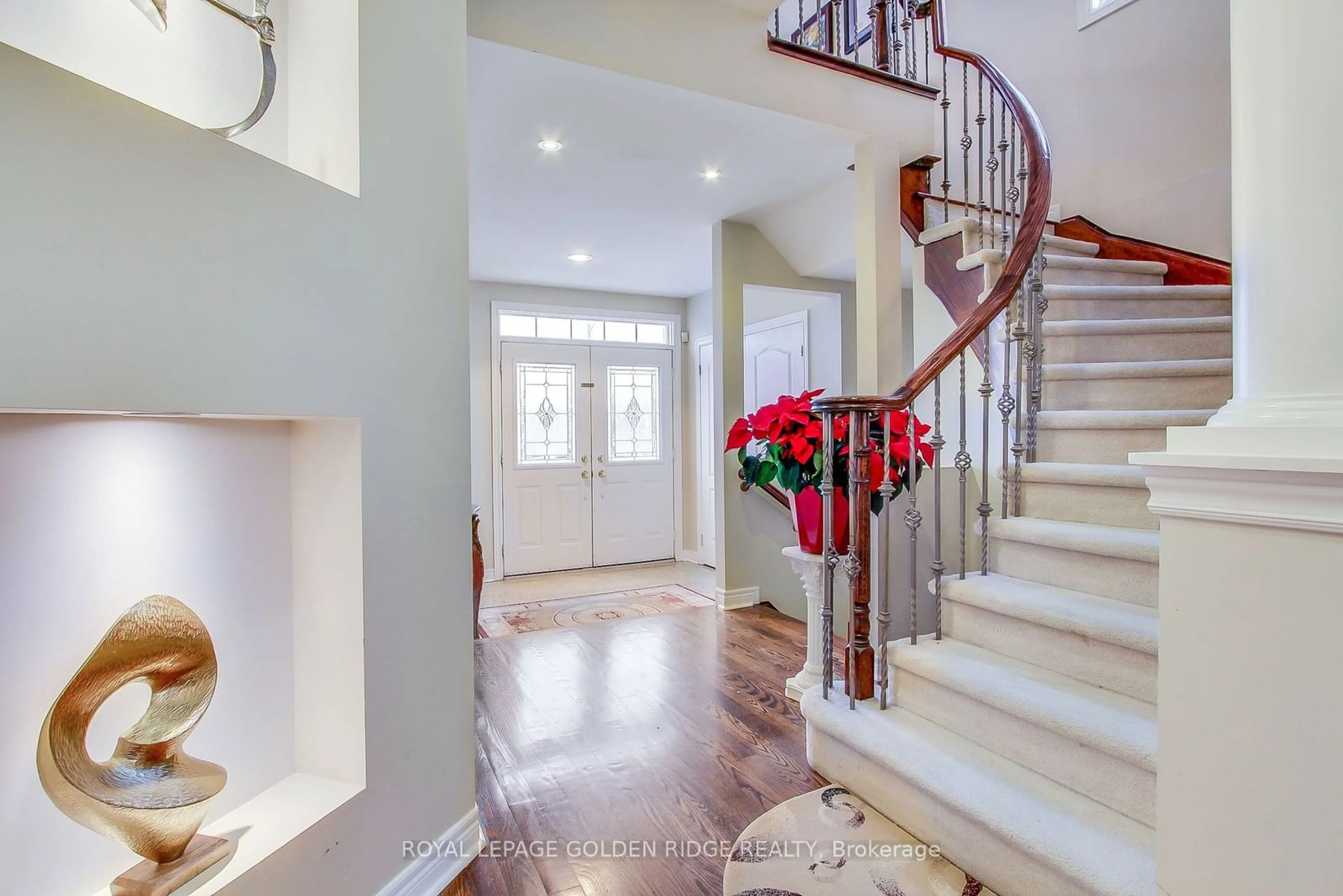 Indoor entryway, wood floors for 287 Frank Endean Rd, Richmond Hill Ontario L4S 2B9