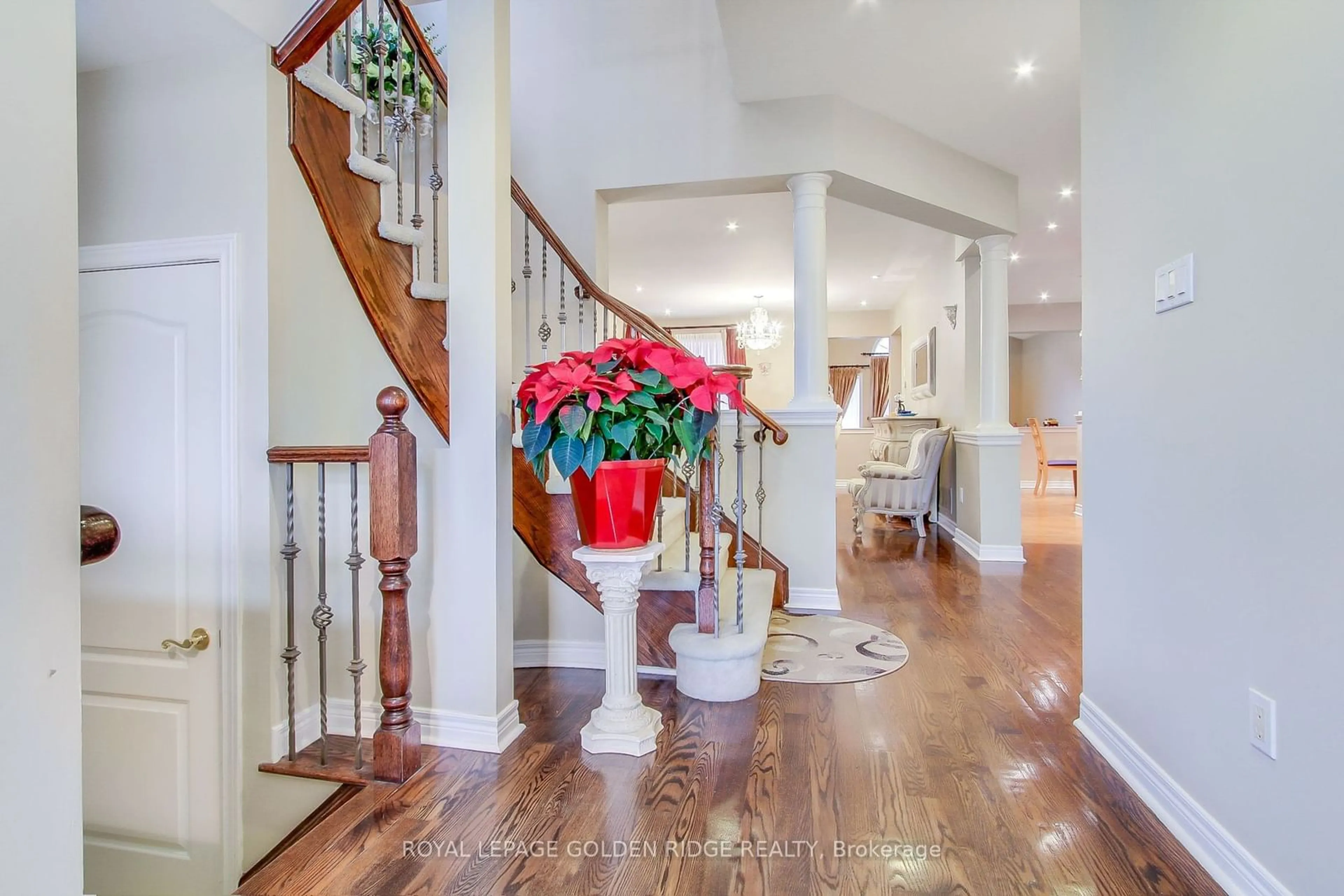 Indoor foyer, wood floors for 287 Frank Endean Rd, Richmond Hill Ontario L4S 2B9