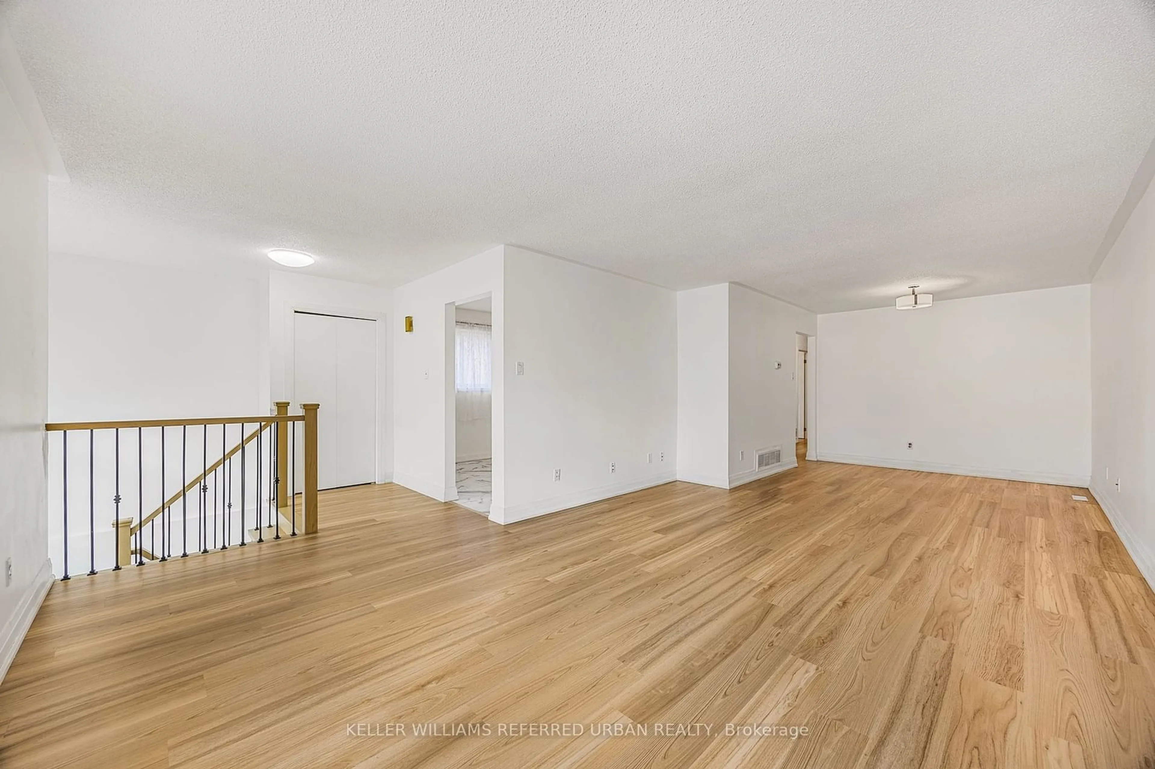 A pic of a room, wood floors for 109 Maplegrove Ave, Bradford West Gwillimbury Ontario L3Z 1R9