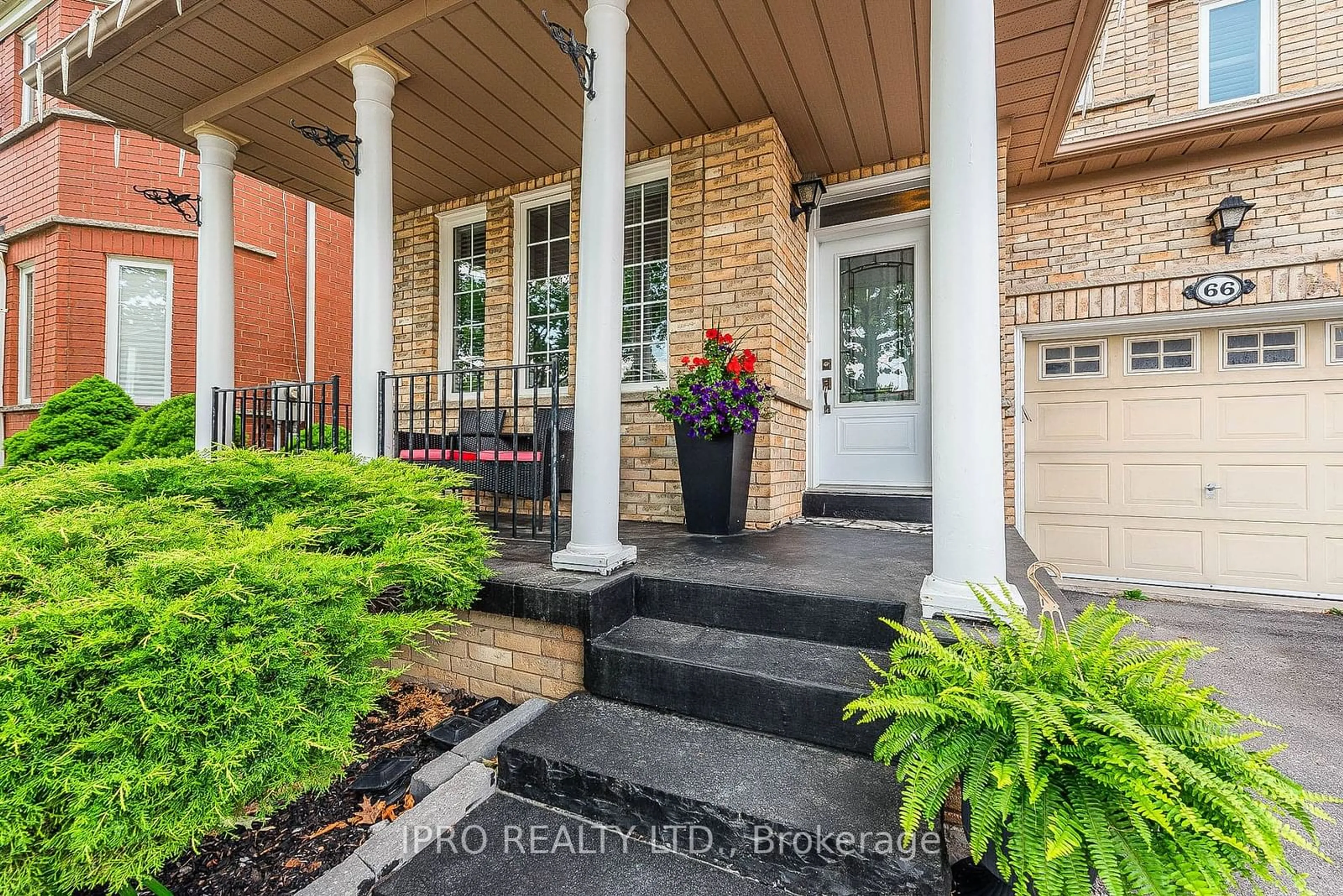 Indoor entryway, wood floors for 66 Skylark Dr, Vaughan Ontario L4H 2C4