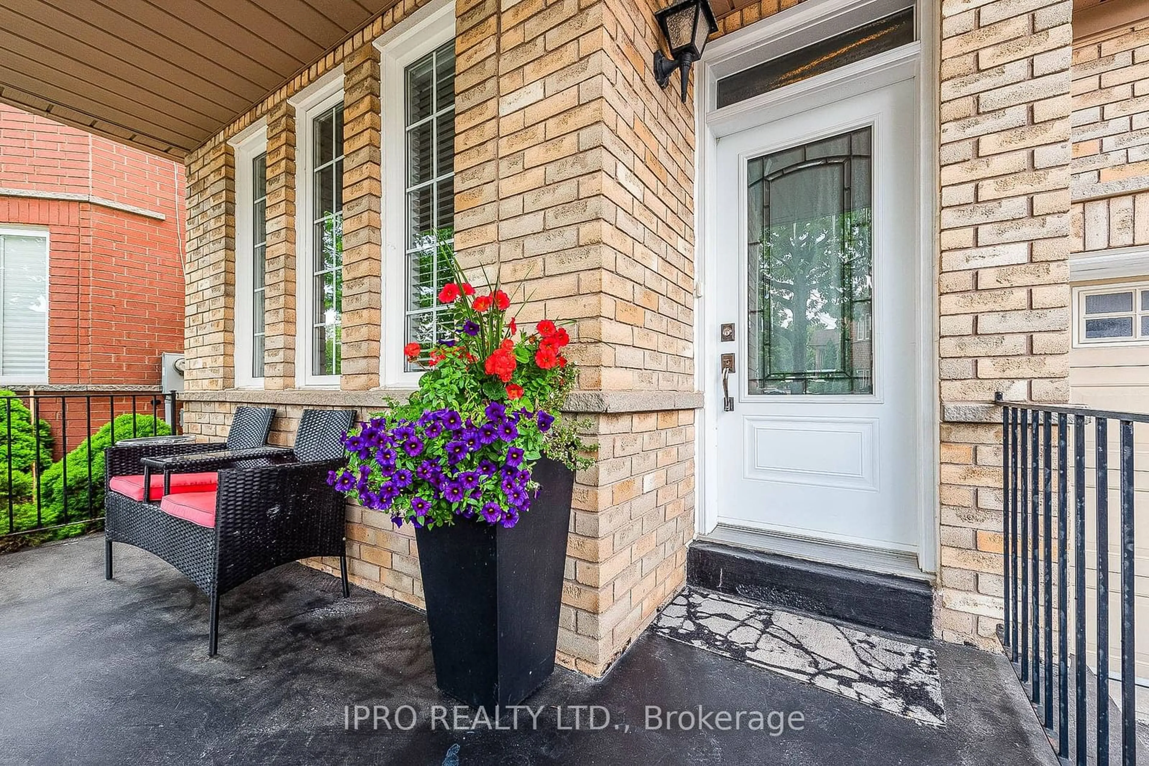 Indoor entryway, wood floors for 66 Skylark Dr, Vaughan Ontario L4H 2C4