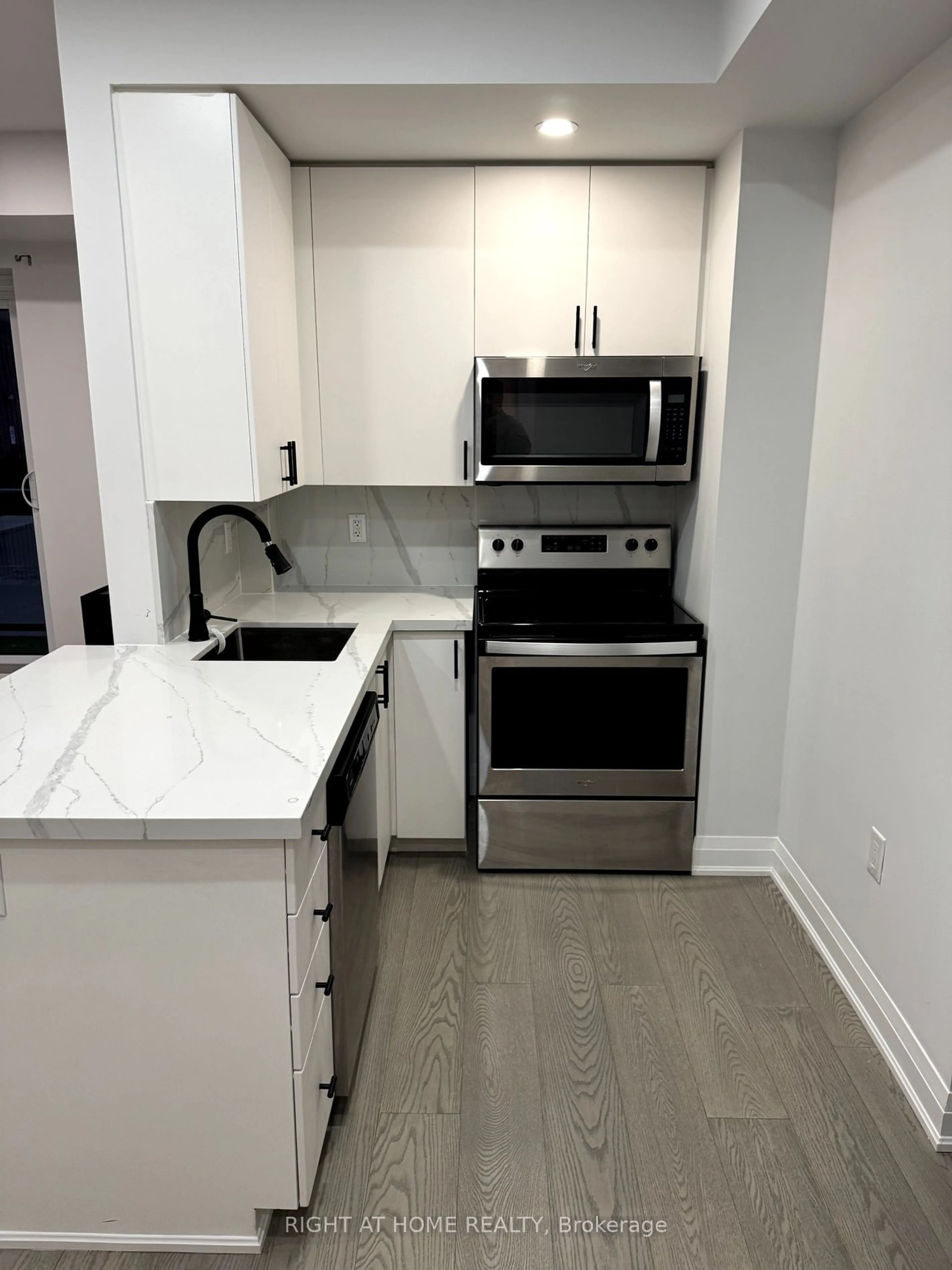 Kitchen, wood floors for 5309 Highway 7 #702, Vaughan Ontario L4L 1T3