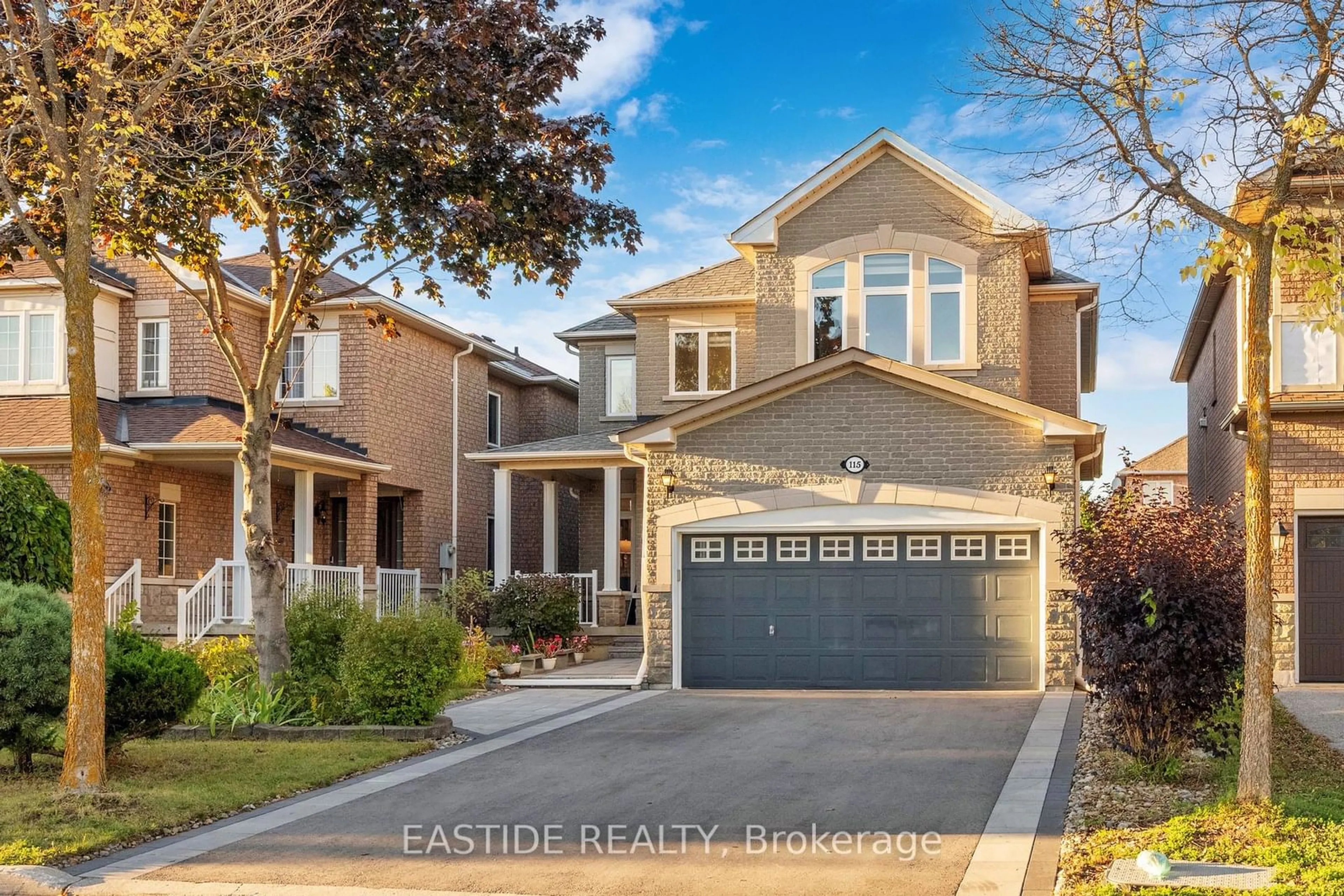 Frontside or backside of a home, the street view for 115 Raintree Cres, Richmond Hill Ontario L4E 3Y8