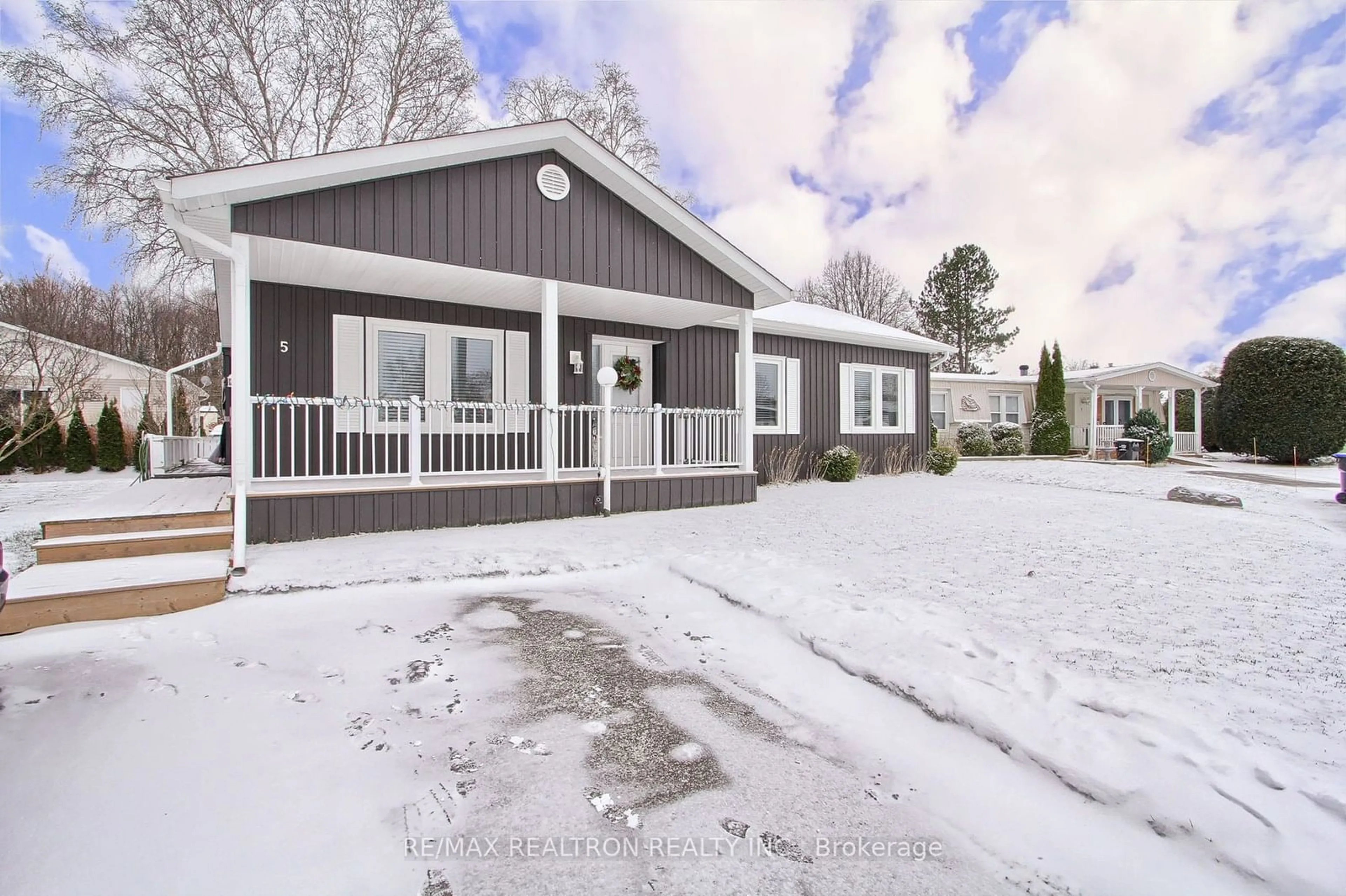 Frontside or backside of a home, cottage for 5 Nettles Cove, Innisfil Ontario L9S 1P6