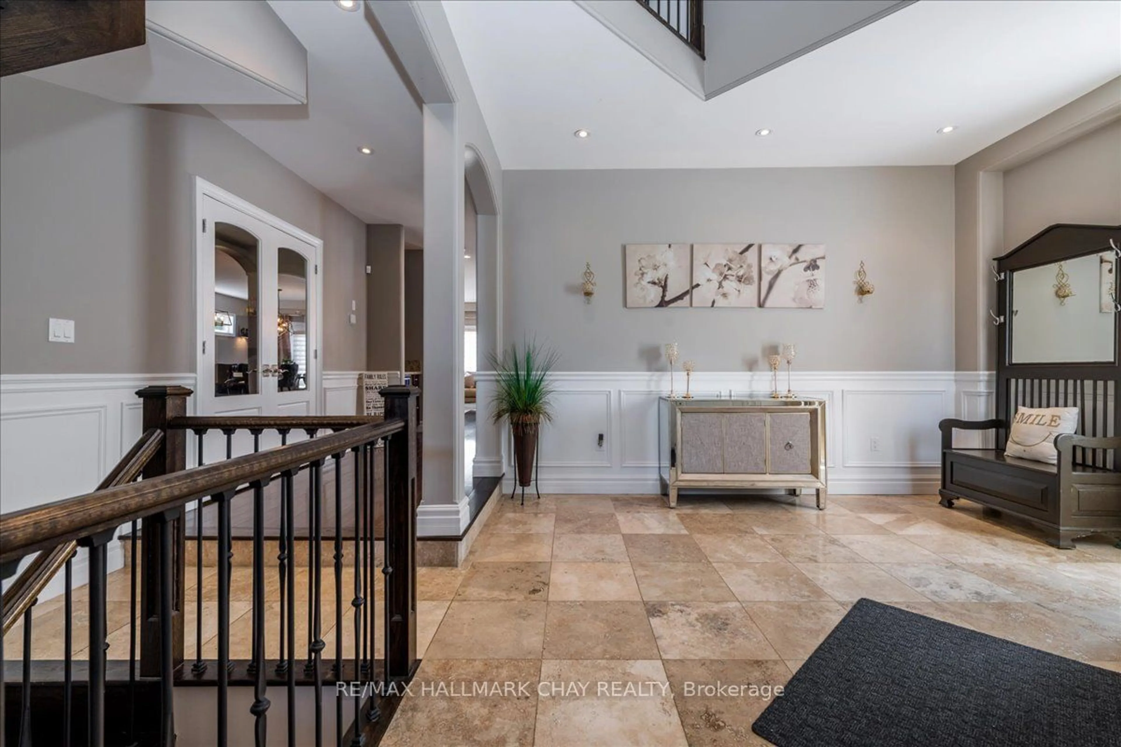 Indoor entryway, ceramic floors for 49 Hamilton Dr, Newmarket Ontario L3Y 3E7