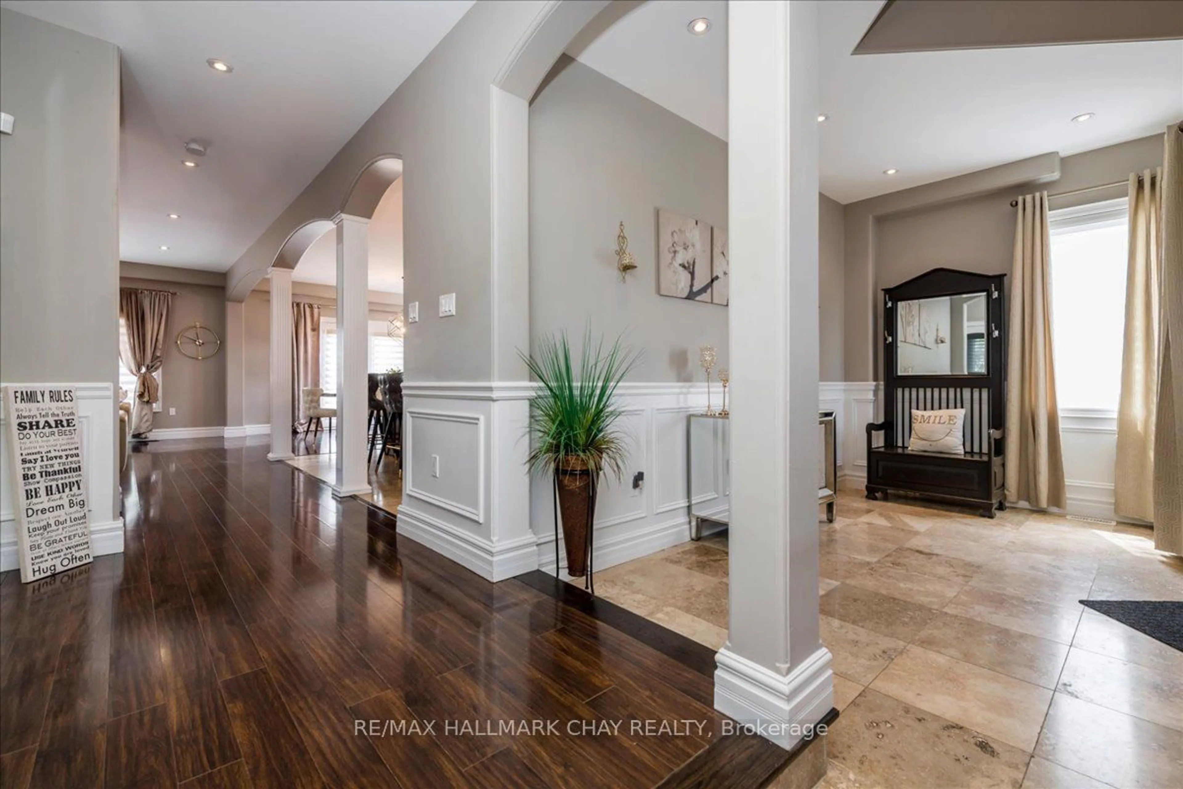 Indoor foyer, wood floors for 49 Hamilton Dr, Newmarket Ontario L3Y 3E7