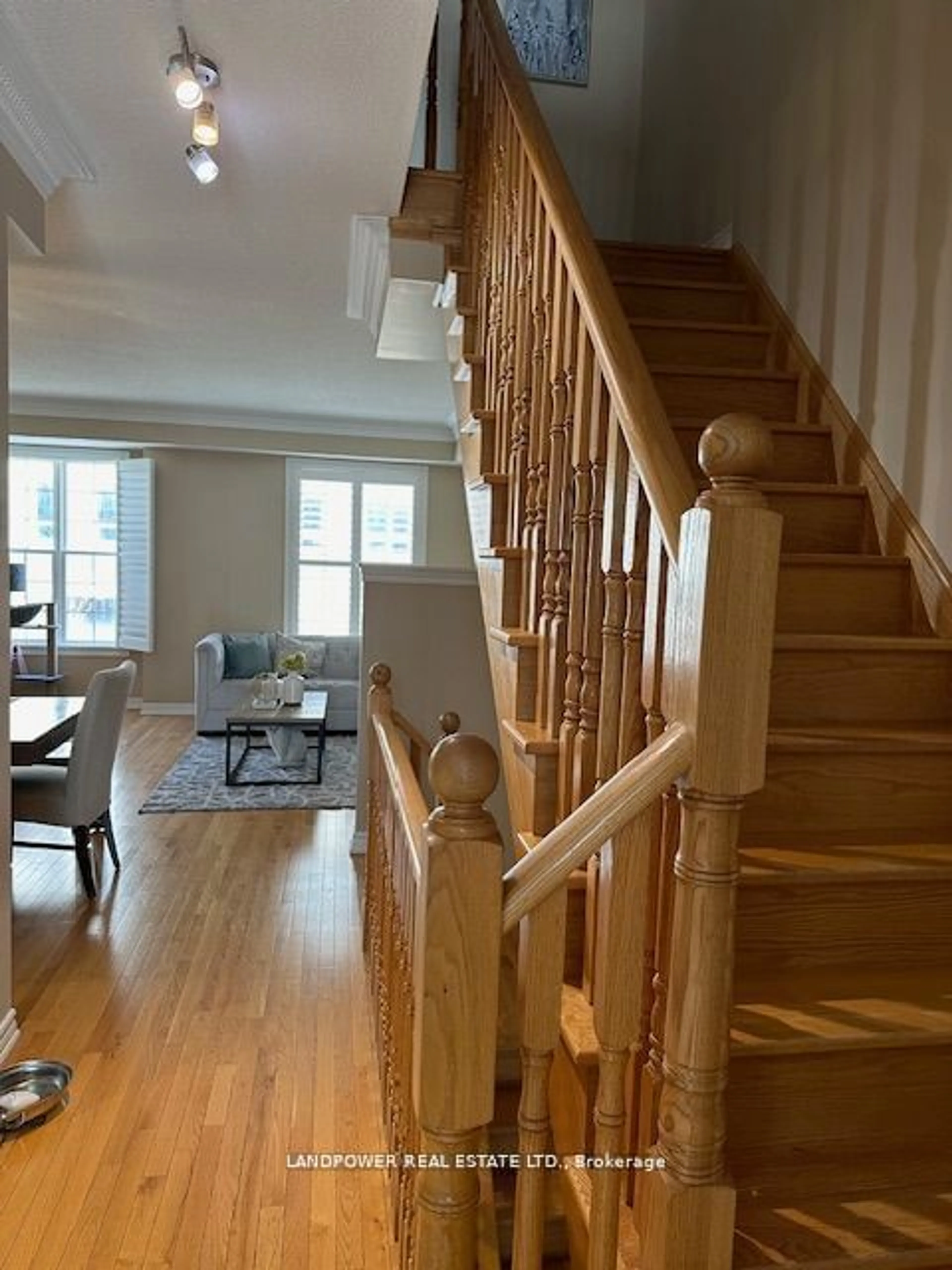 Indoor entryway, wood floors for 9 Ruskov Lane, Markham Ontario L6C 0P1