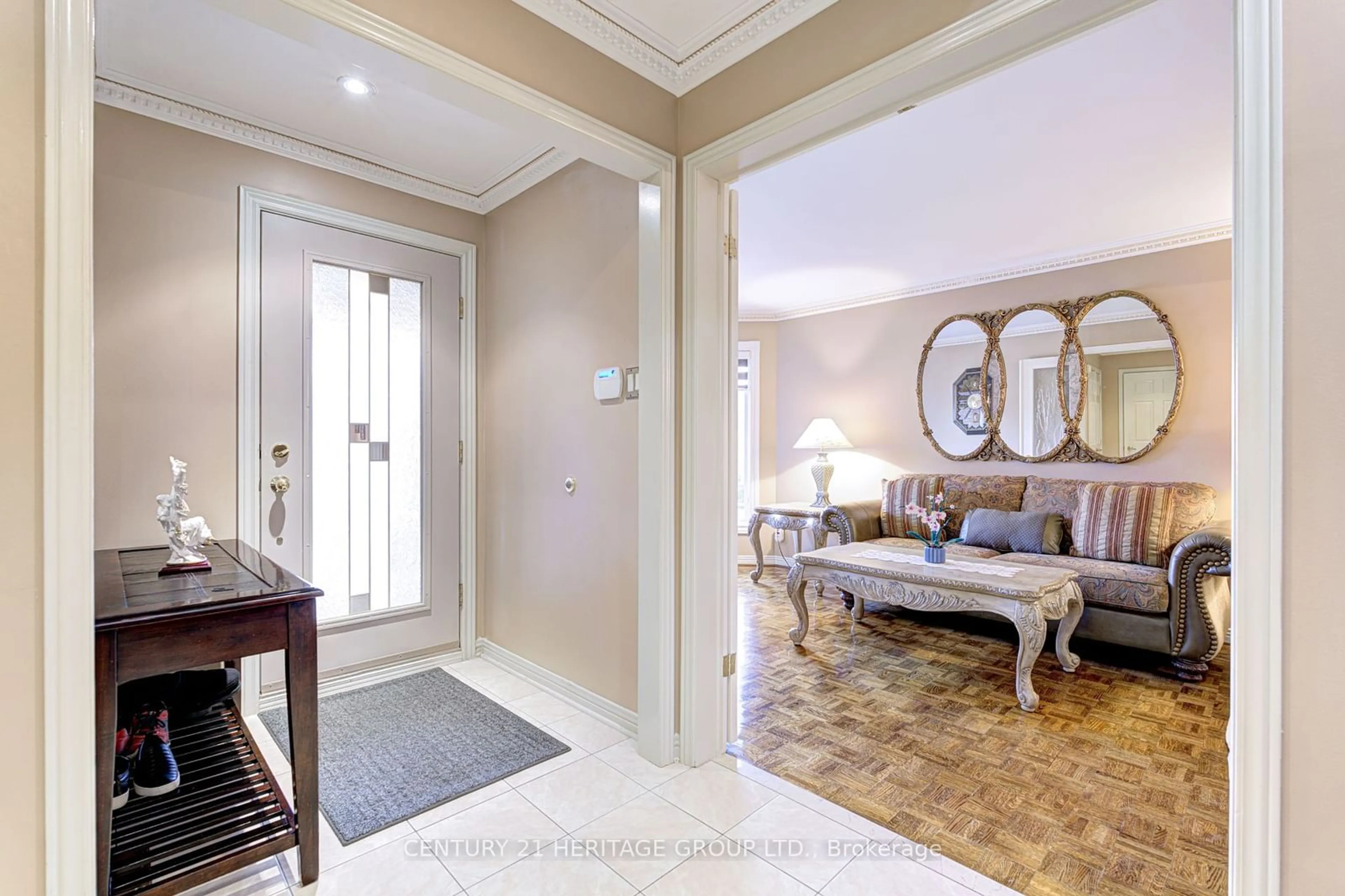 Indoor entryway, wood floors for 57 Embassy Dr, Vaughan Ontario L4L 5B2