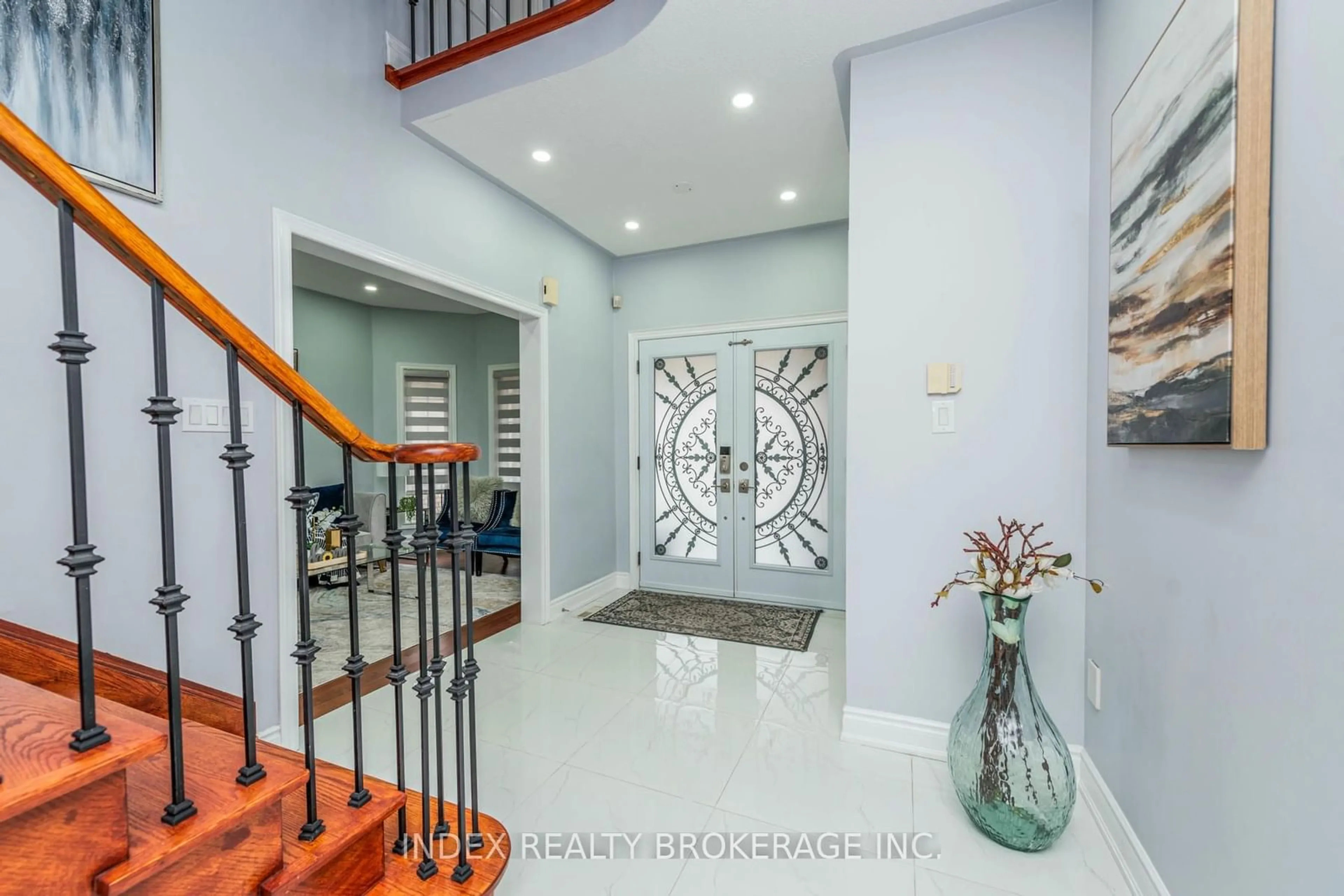 Indoor foyer, ceramic floors for 54 Brasswinds Crt, Vaughan Ontario L4L 9C6