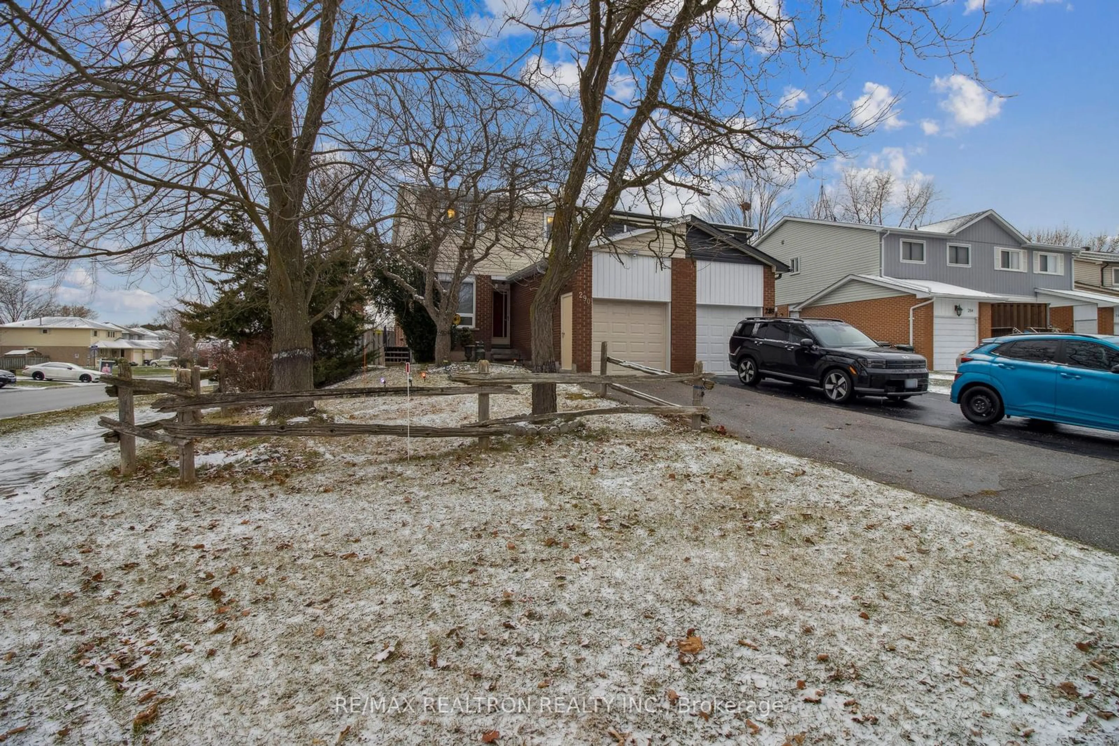 A pic from outside/outdoor area/front of a property/back of a property/a pic from drone, street for 290 Collings Ave, Bradford West Gwillimbury Ontario L3Z 1W3