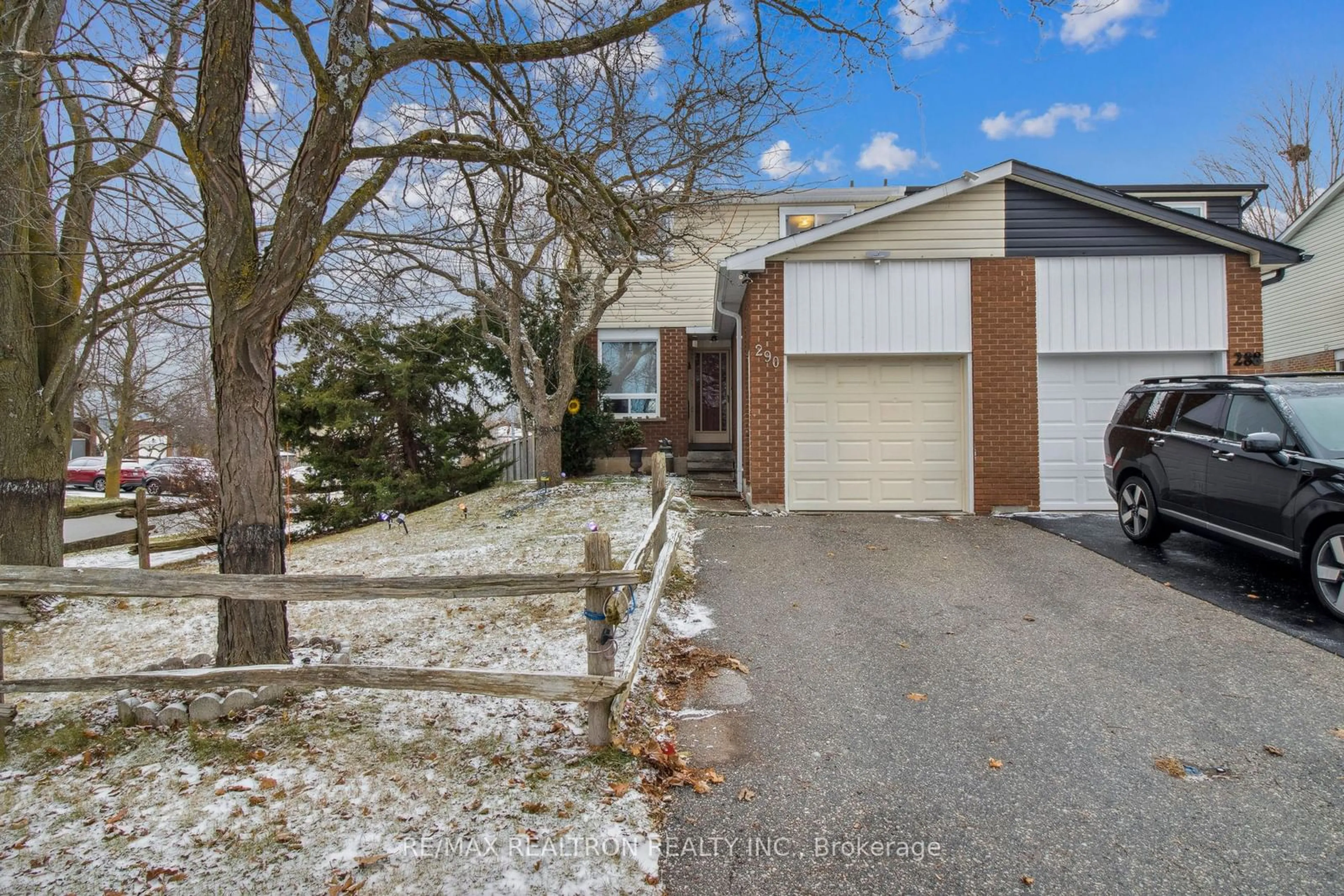 A pic from outside/outdoor area/front of a property/back of a property/a pic from drone, street for 290 Collings Ave, Bradford West Gwillimbury Ontario L3Z 1W3