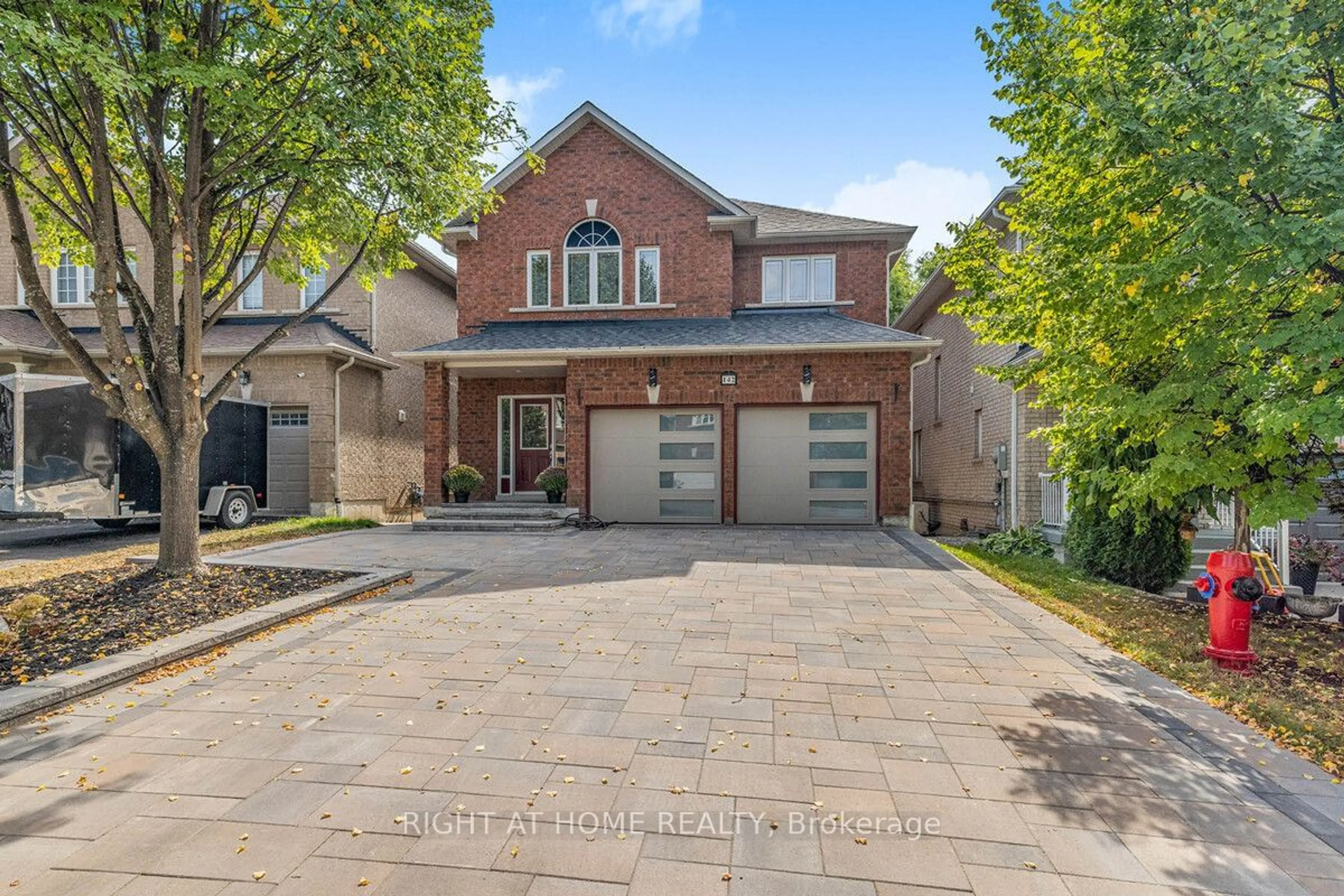 Home with brick exterior material, street for 142 WOODBURY Cres, Newmarket Ontario L3X 2S5