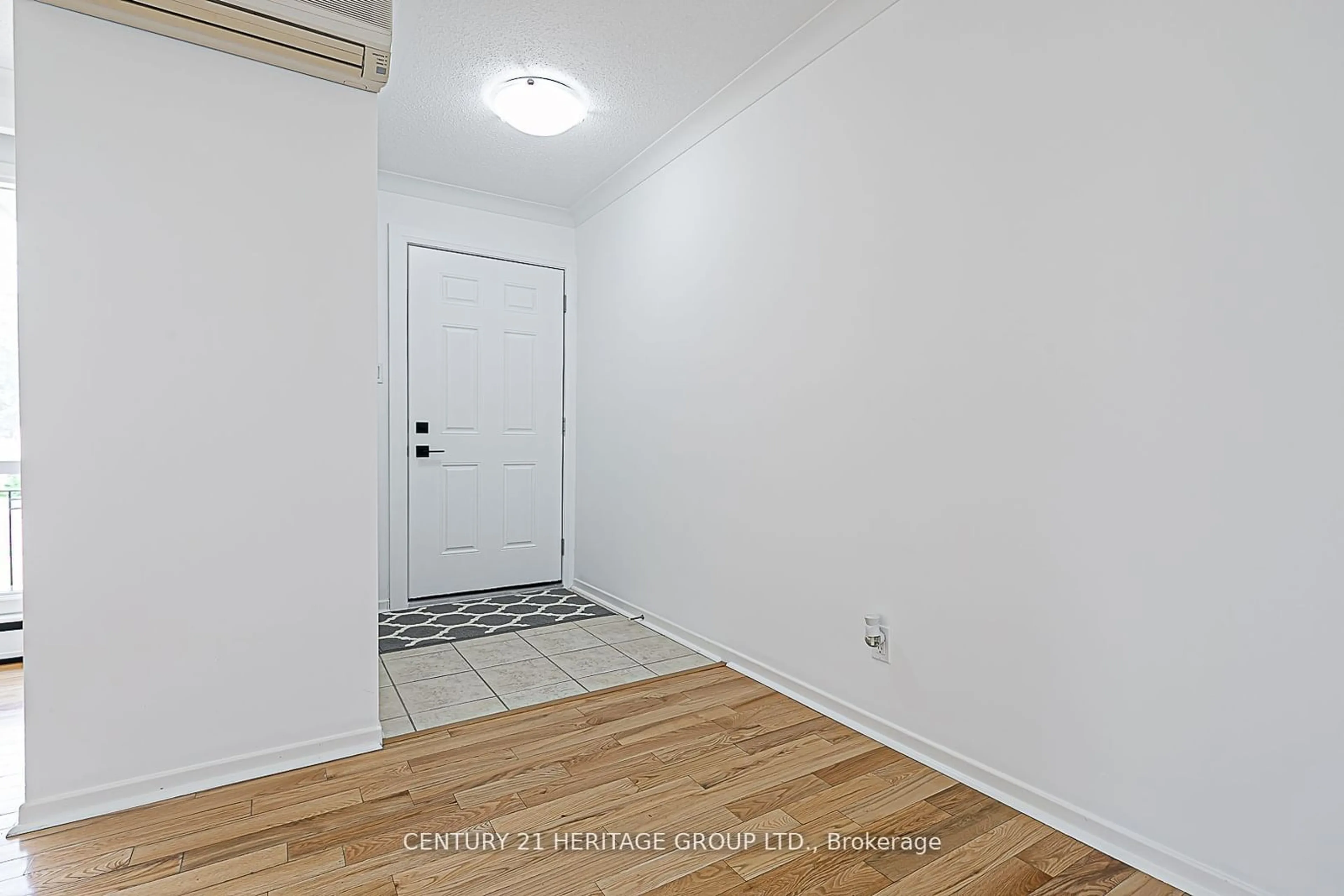 Indoor entryway, not visible floor for 130 Palmer Ave, Richmond Hill Ontario L4C 1N8