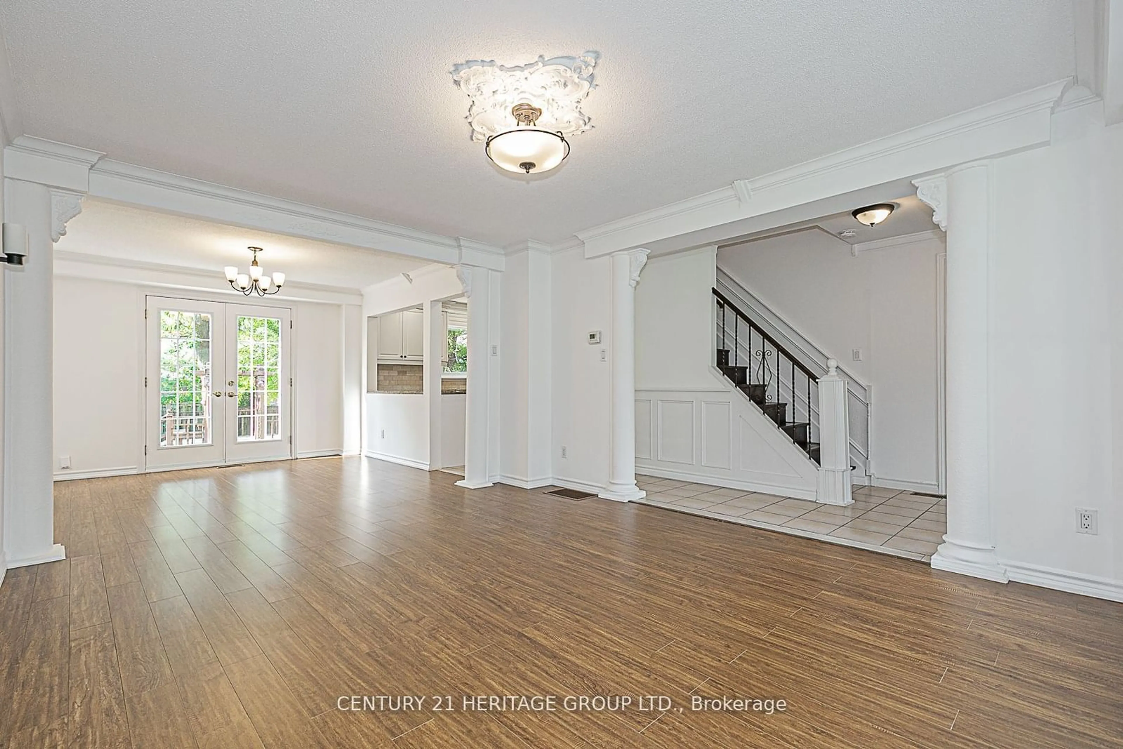 Indoor entryway, wood floors for 44 Royal Orchard Blvd, Markham Ontario L3T 3C5