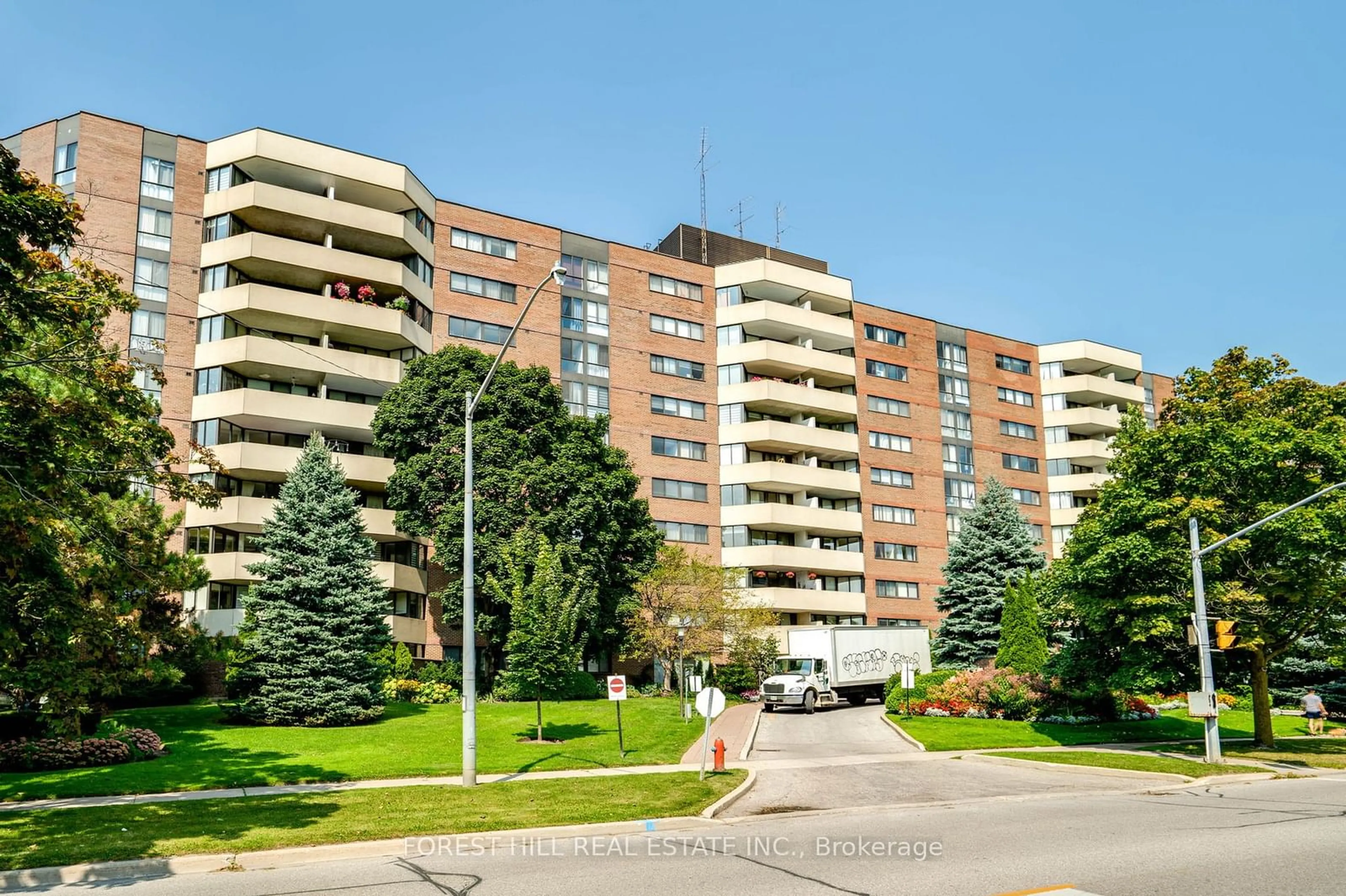 A pic from exterior of the house or condo, the front or back of building for 40 Baif Blvd #705, Richmond Hill Ontario L4C 5M9