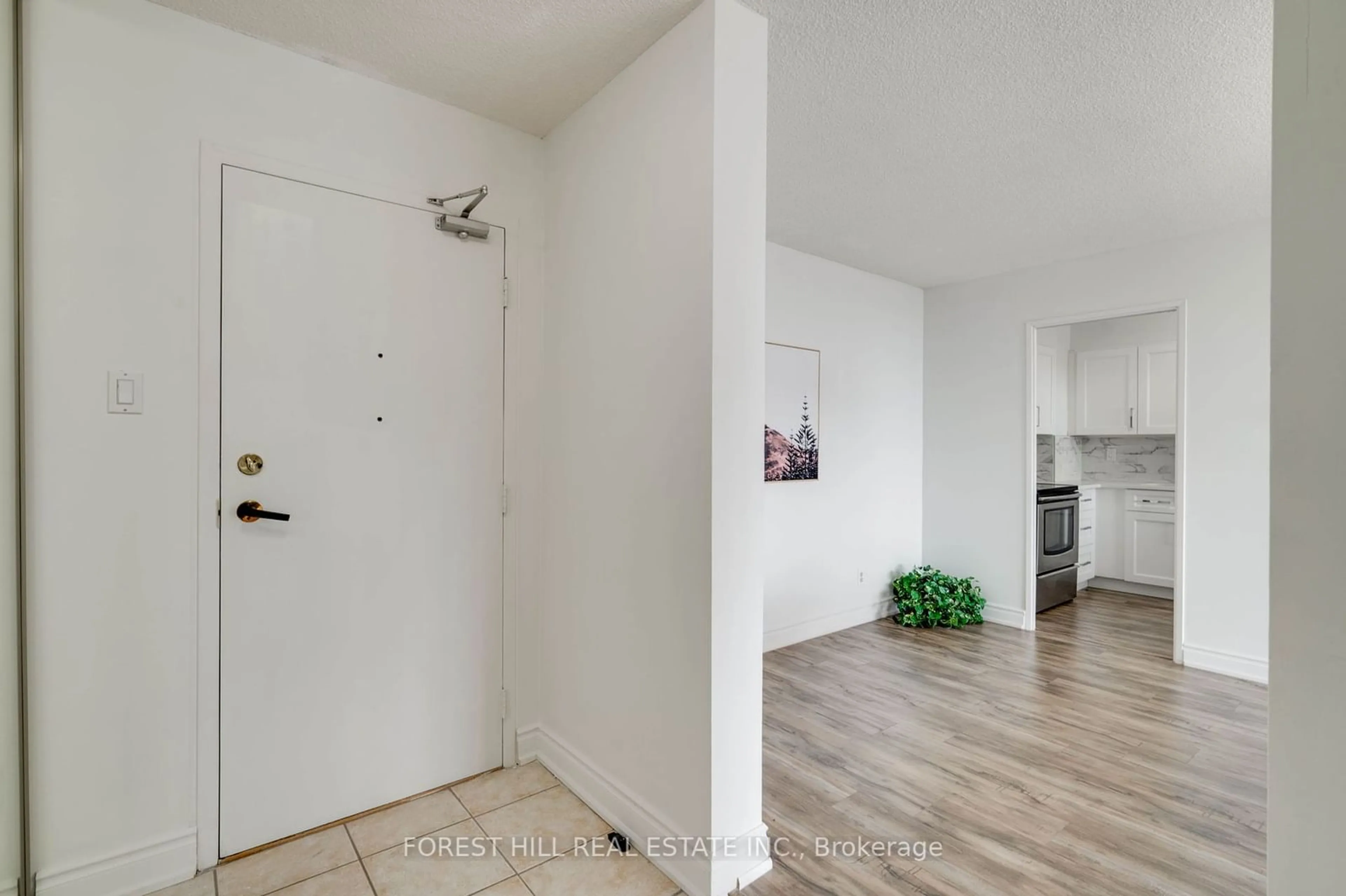 Indoor entryway, wood floors for 40 Baif Blvd #705, Richmond Hill Ontario L4C 5M9