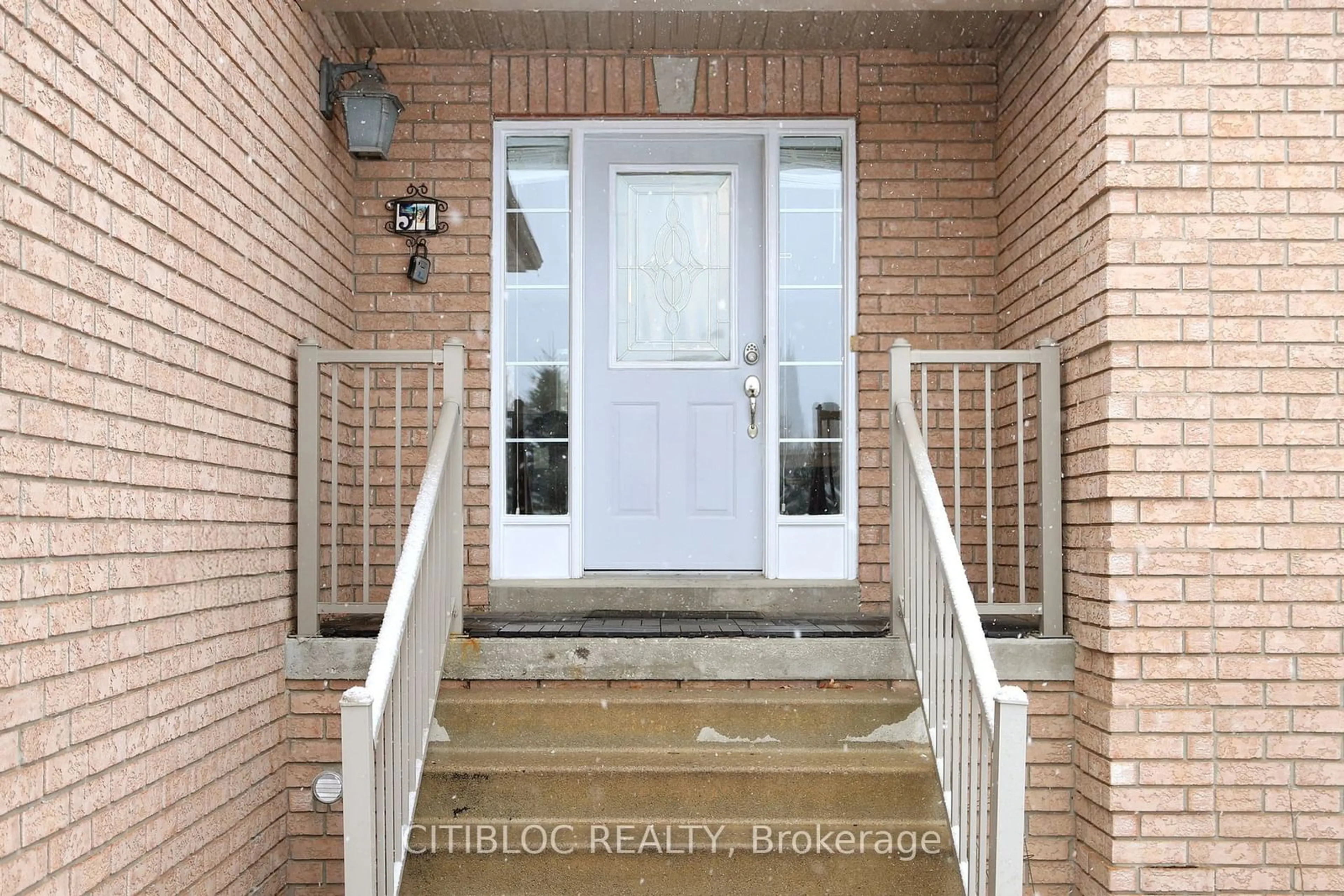 Indoor entryway for 51 Burbank Circ, Adjala-Tosorontio Ontario L0M 1J0