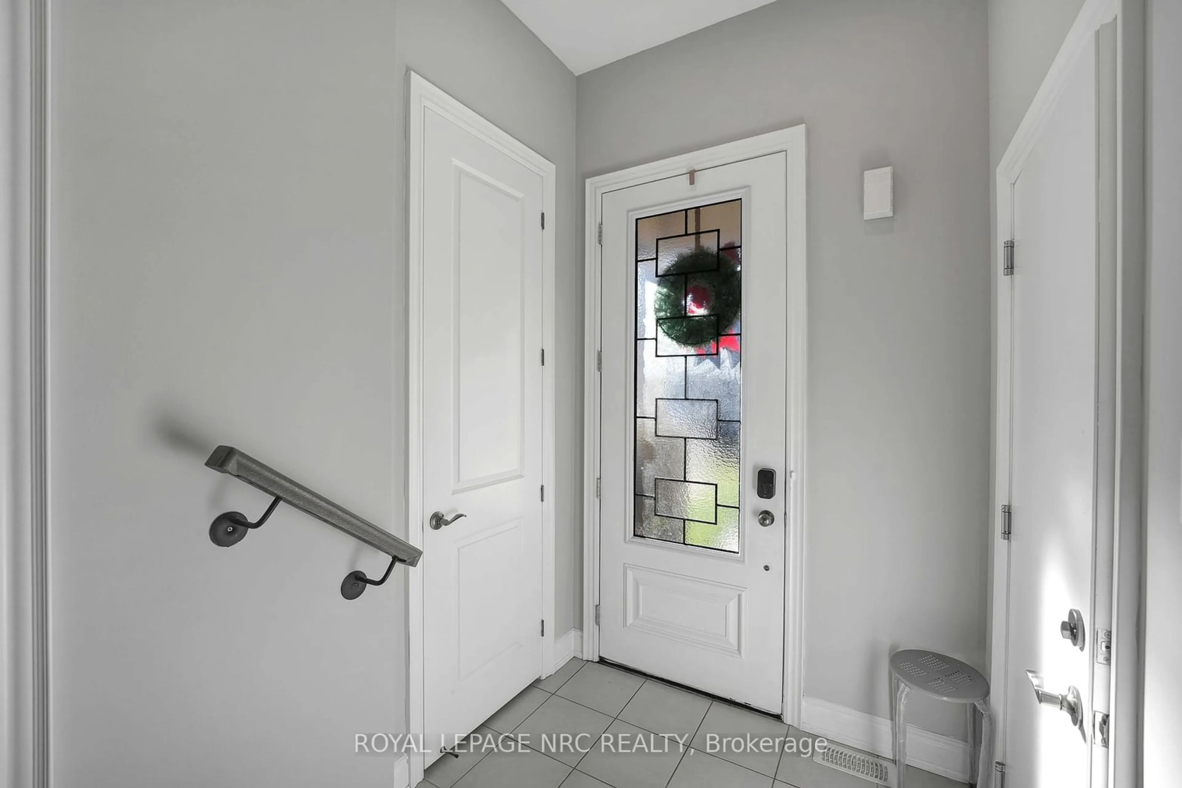 Indoor entryway for 174 Walker Blvd, New Tecumseth Ontario L9R 0R3