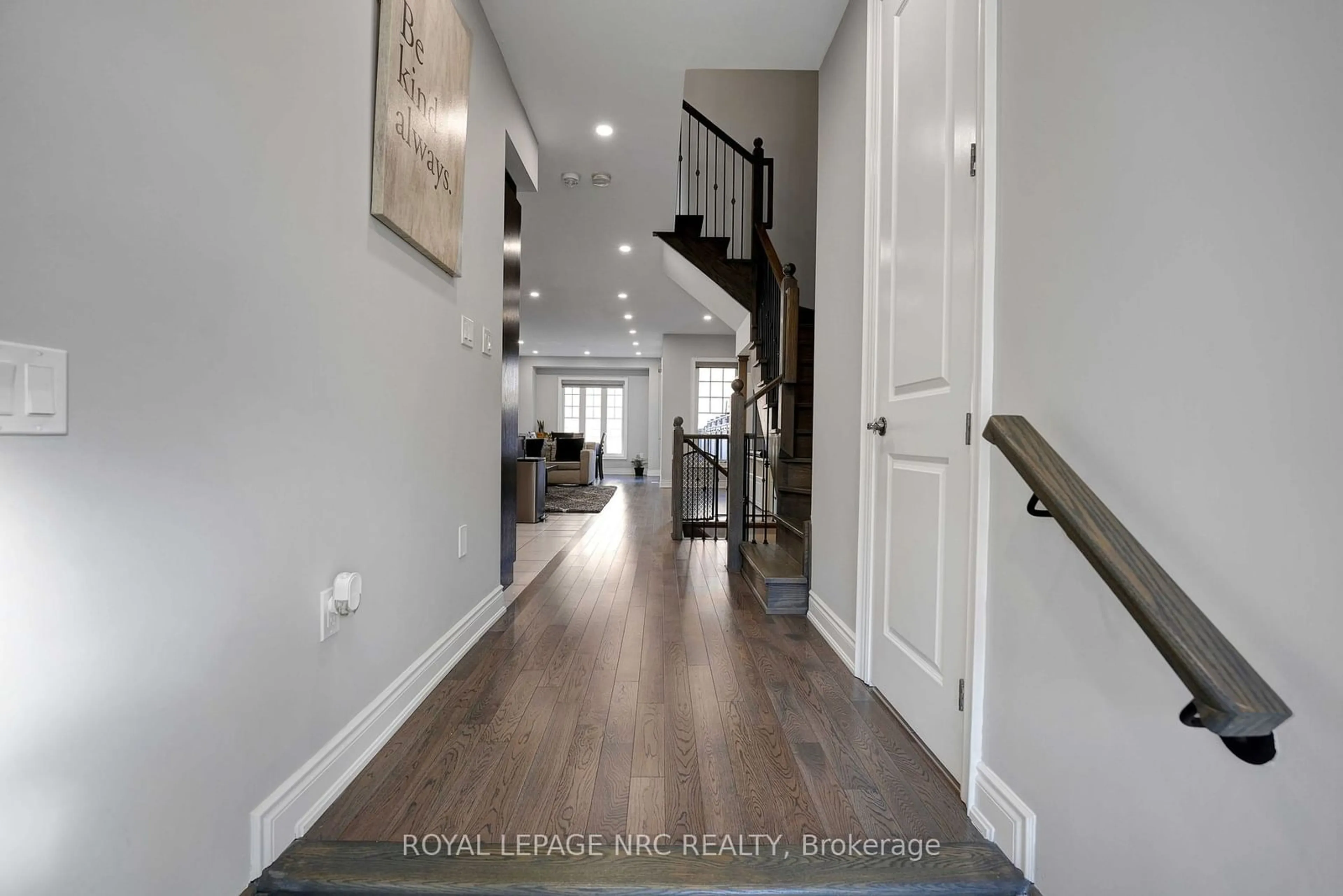 Indoor entryway for 174 Walker Blvd, New Tecumseth Ontario L9R 0R3