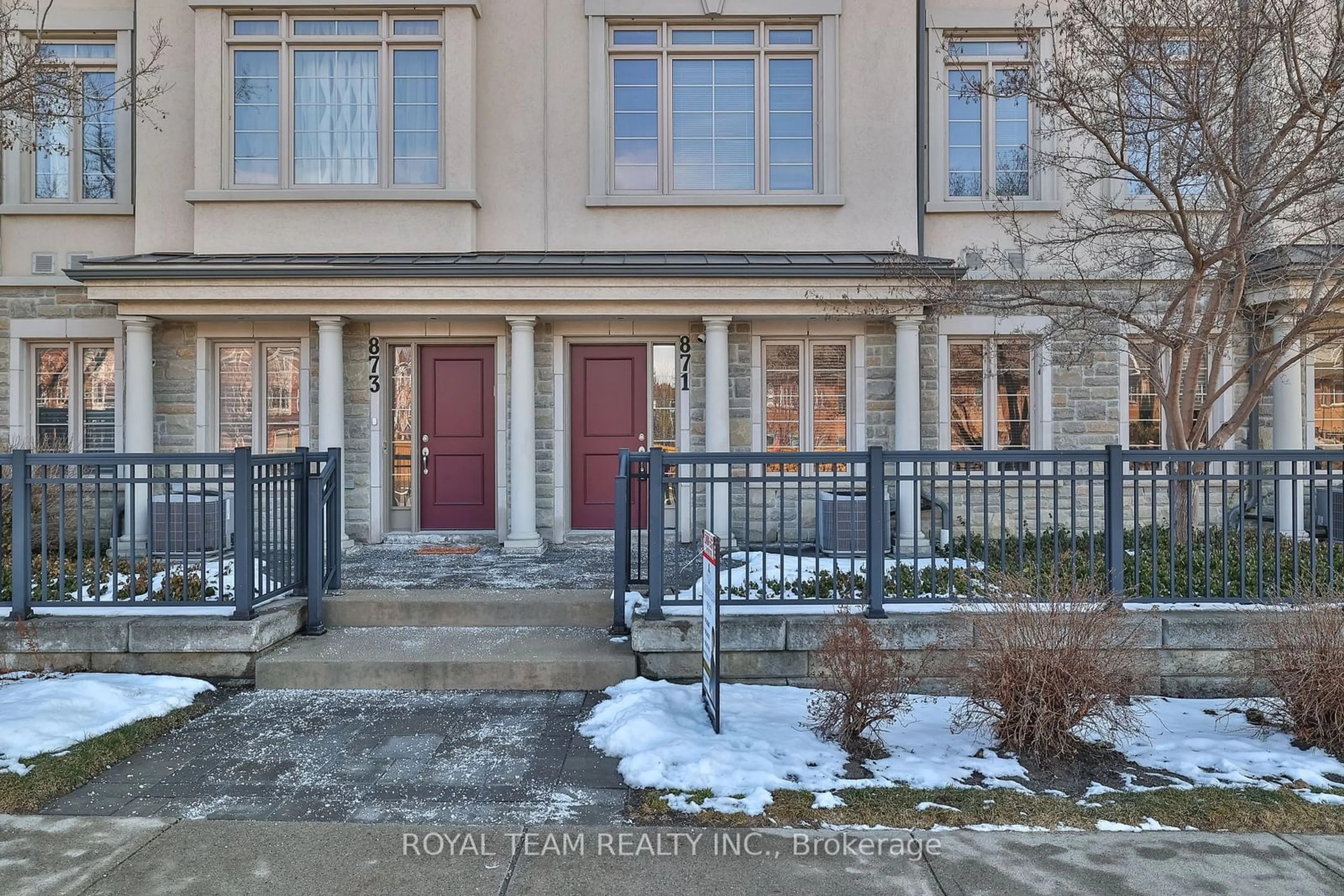 A pic from exterior of the house or condo, the street view for 871 New Westminster Dr #24, Vaughan Ontario L4J 0G8