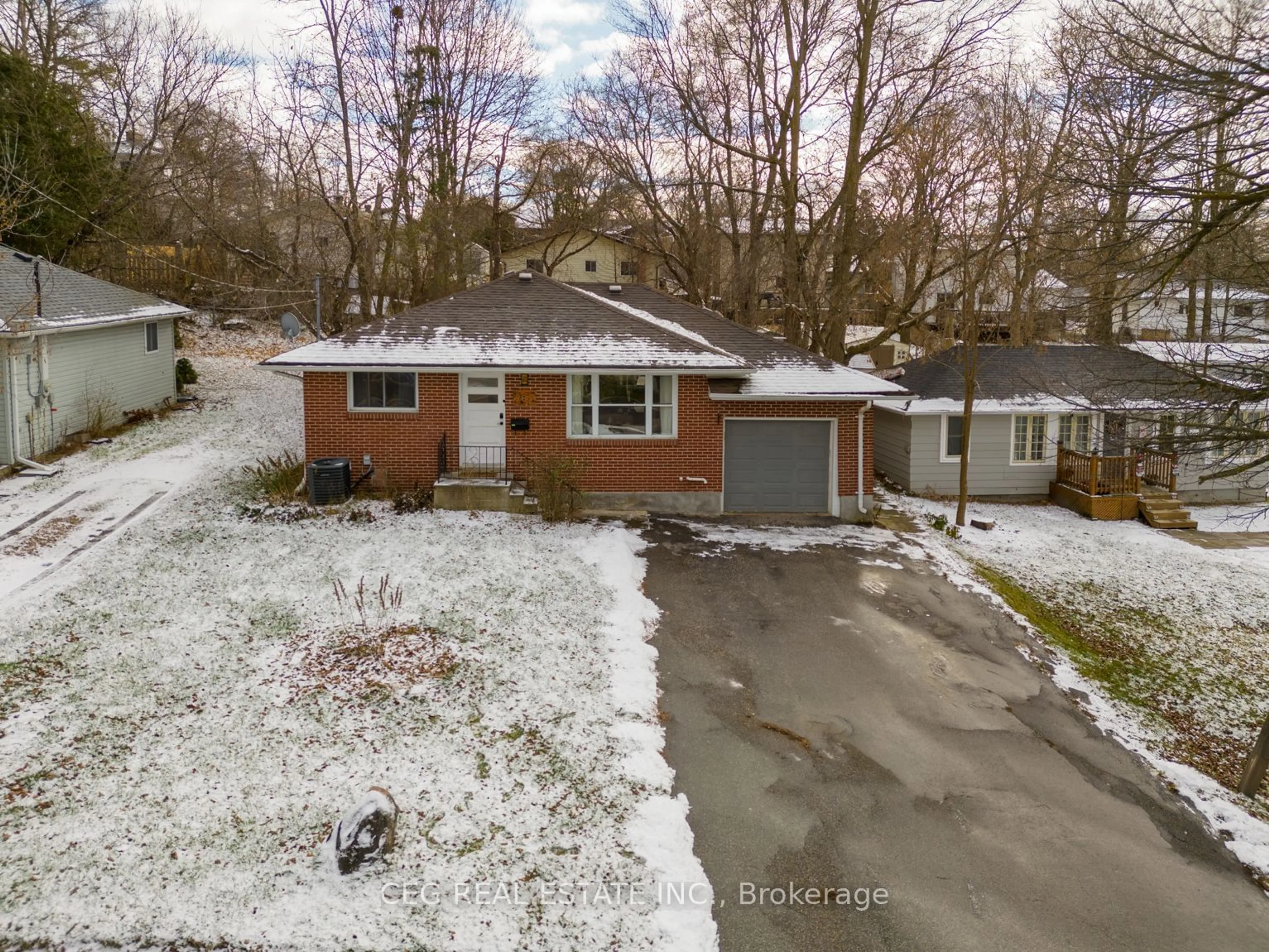 Frontside or backside of a home, the street view for 285 Lakeview Blvd, Georgina Ontario L4P 2Y6