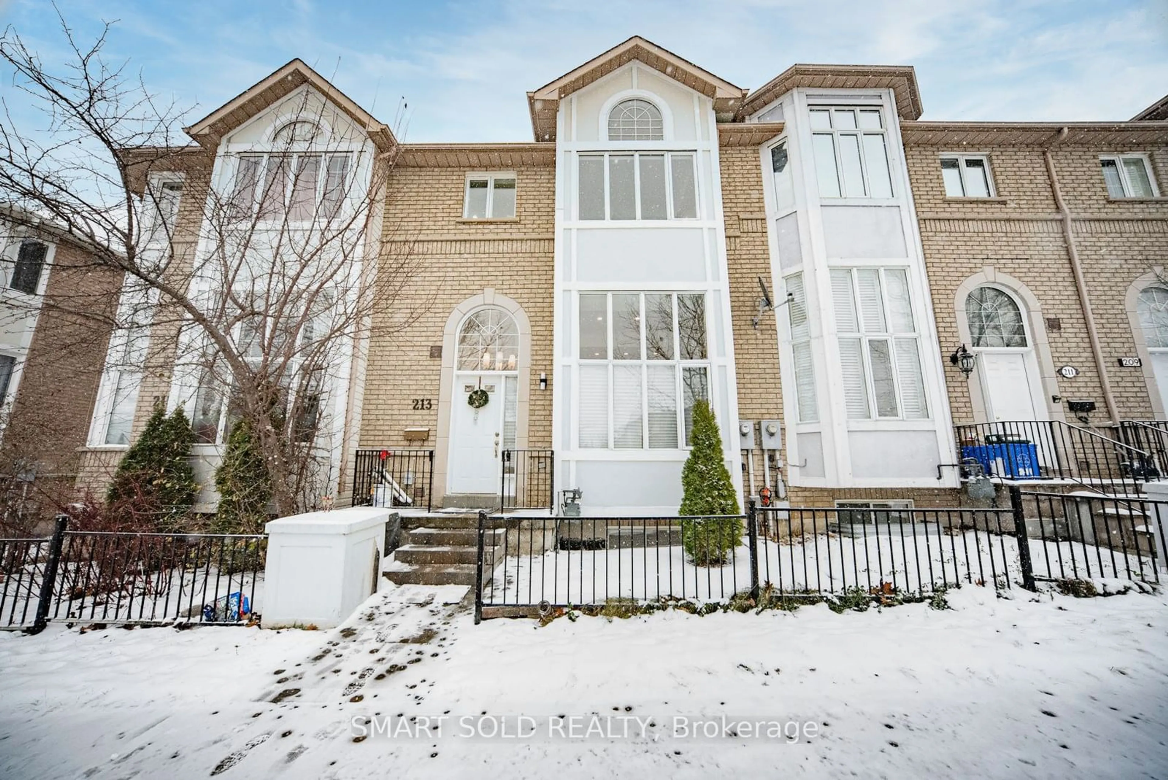 A pic from exterior of the house or condo, the street view for 213 Shirley Dr, Richmond Hill Ontario L4S 1T4