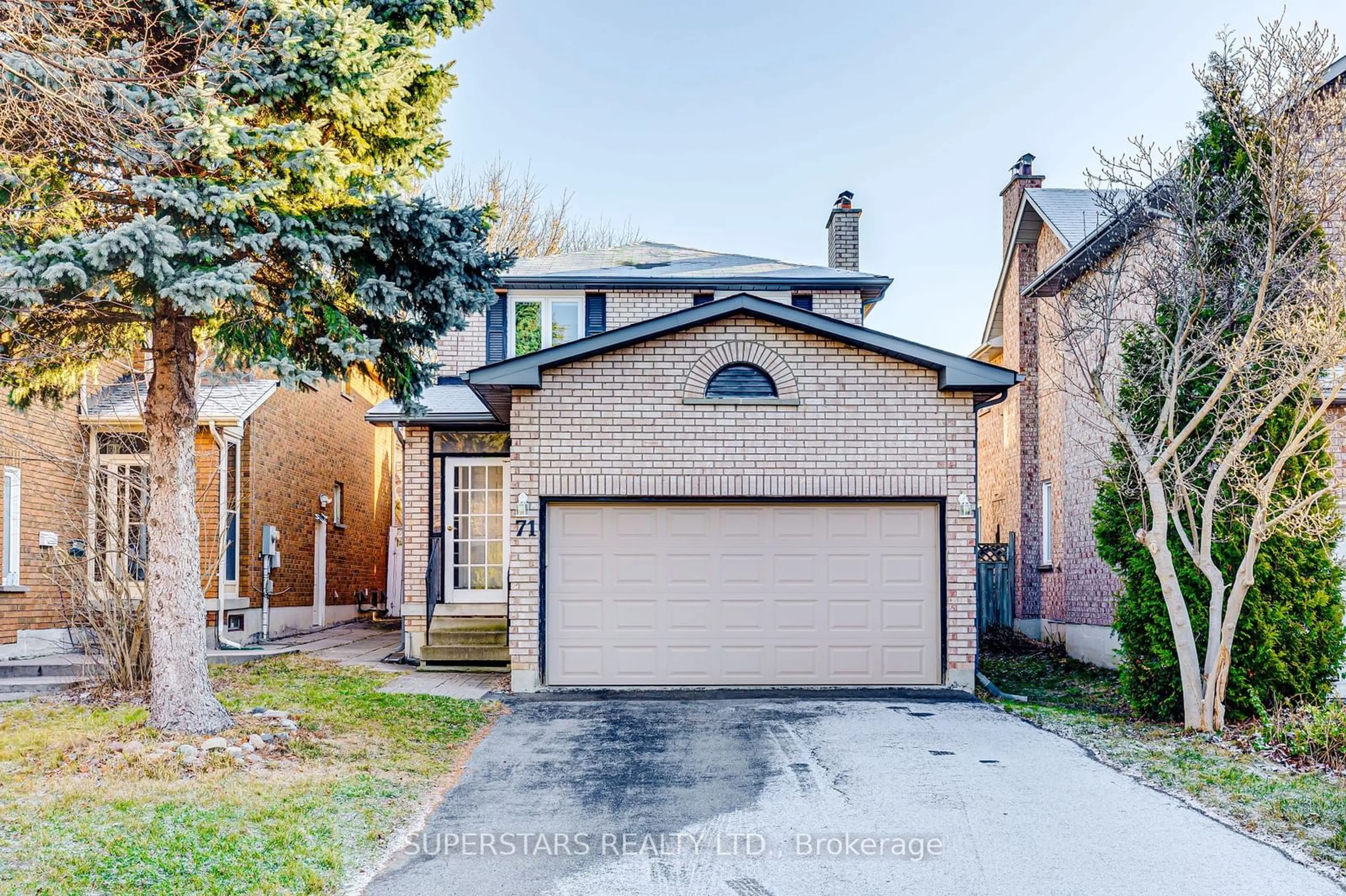 Frontside or backside of a home, the street view for 71 Berwick Cres, Richmond Hill Ontario L4C 0B7