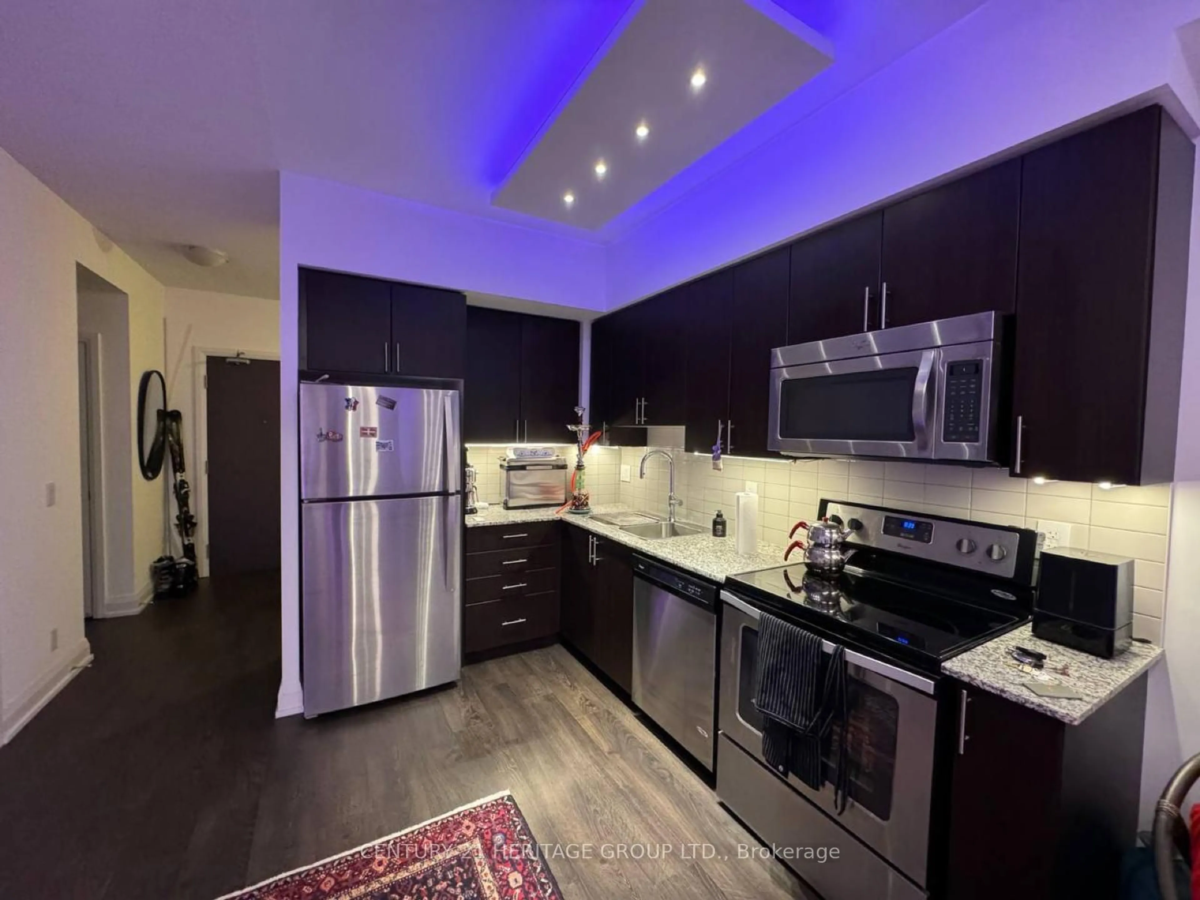 Open concept kitchen for 7890 Bathurst St #705, Vaughan Ontario L4J 0J8