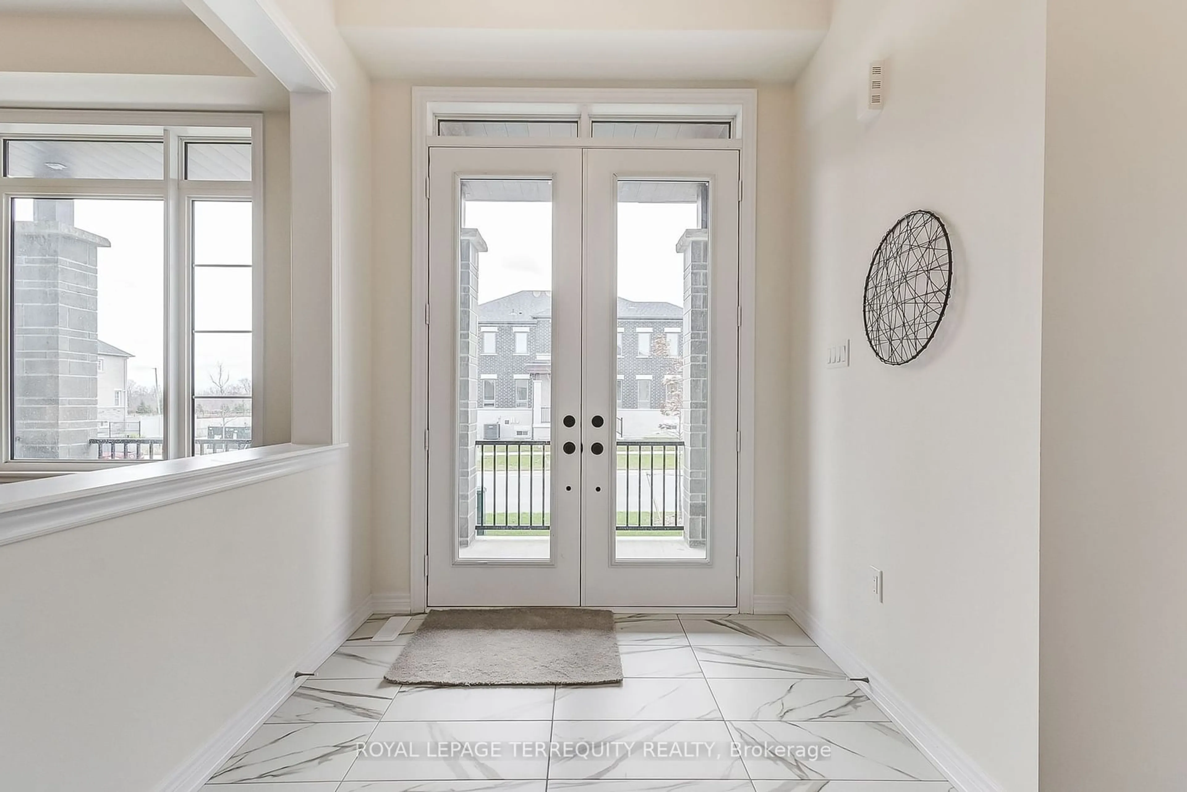 Indoor entryway, wood floors for 244 McKean Dr, Whitchurch-Stouffville Ontario L4A 5C2