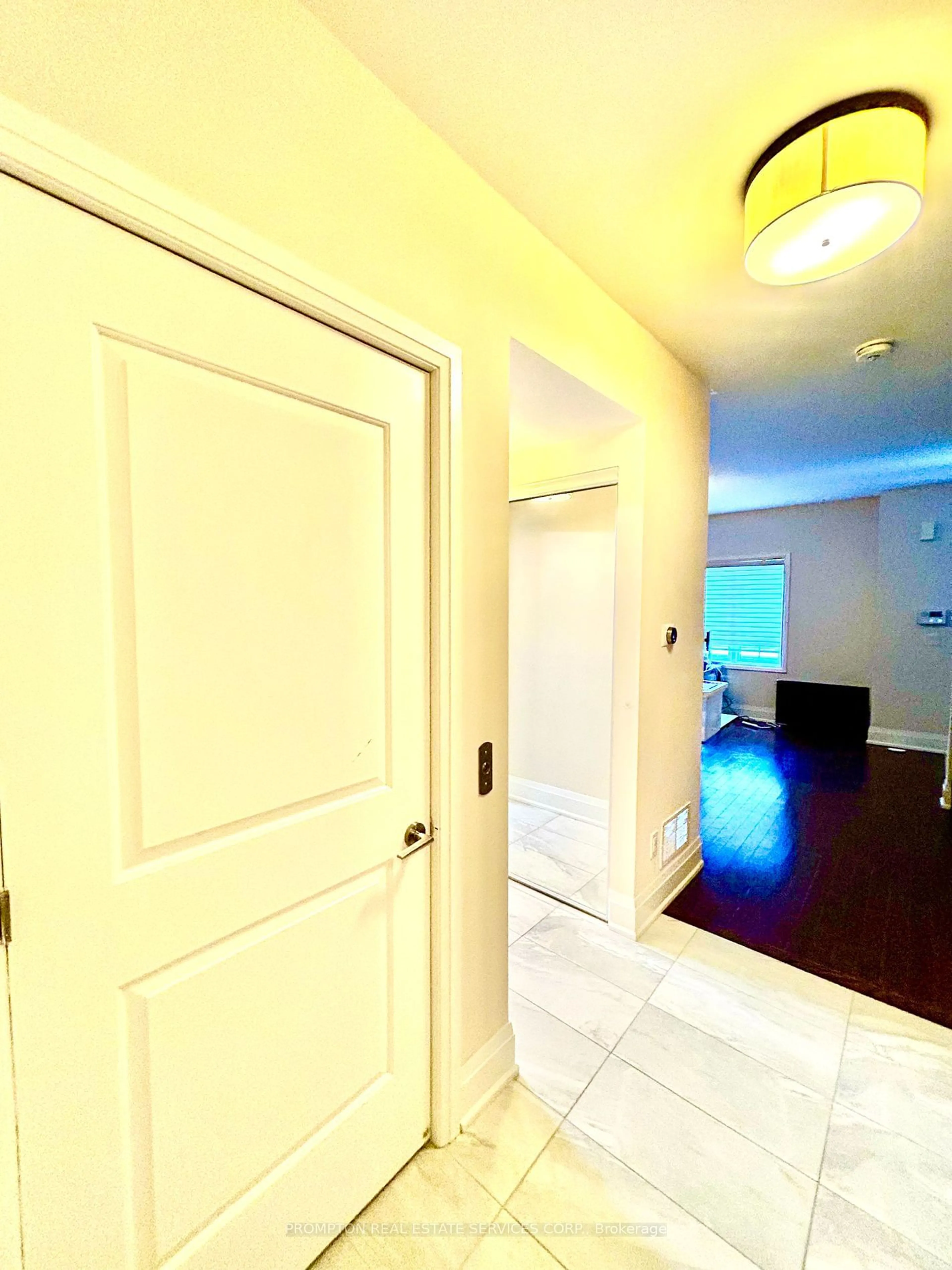 Indoor entryway, wood floors for 6 Mildred Temple Way, Markham Ontario L3R 4Z7