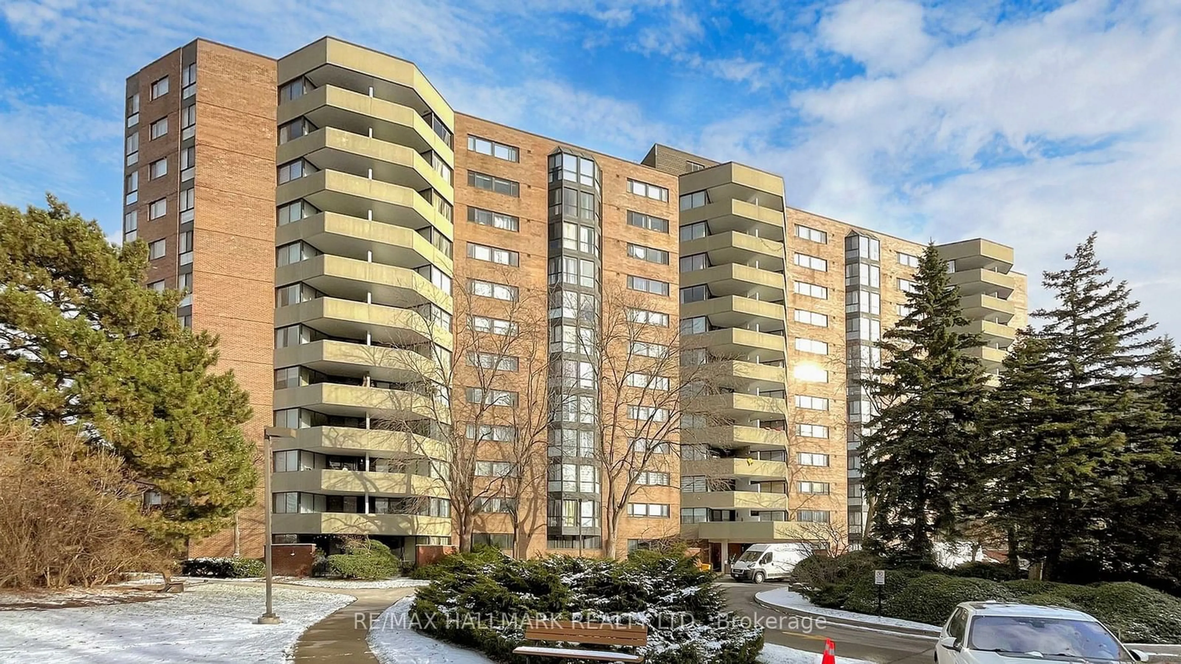 A pic from exterior of the house or condo, the front or back of building for 50 Baif Blvd #702, Richmond Hill Ontario L4C 5L1