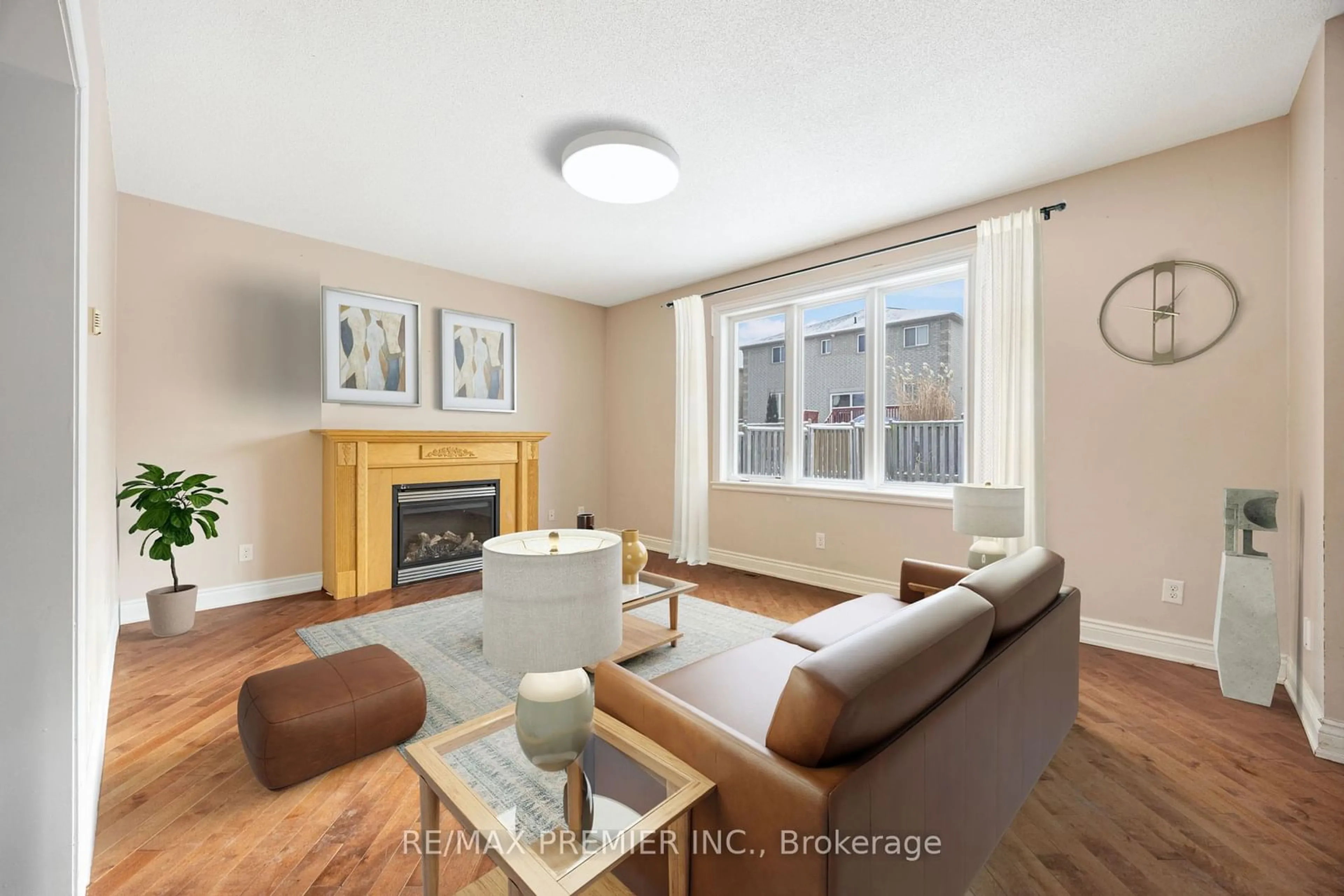 Living room, wood floors for 1215 Lowrie St, Innisfil Ontario L9S 0E5