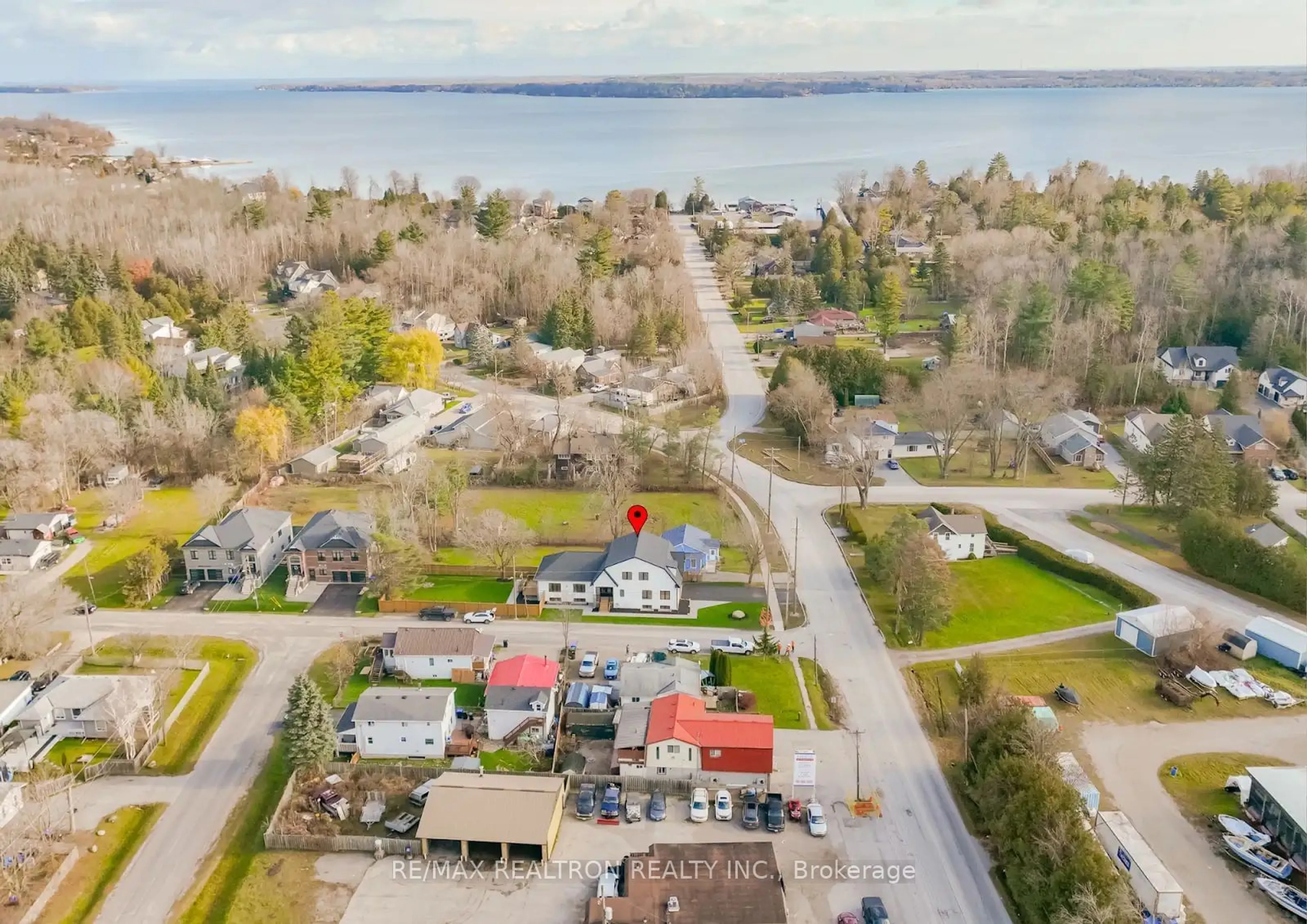 A pic from exterior of the house or condo, cottage for 1242 Killarney Beach Rd, Innisfil Ontario L0L 1W0