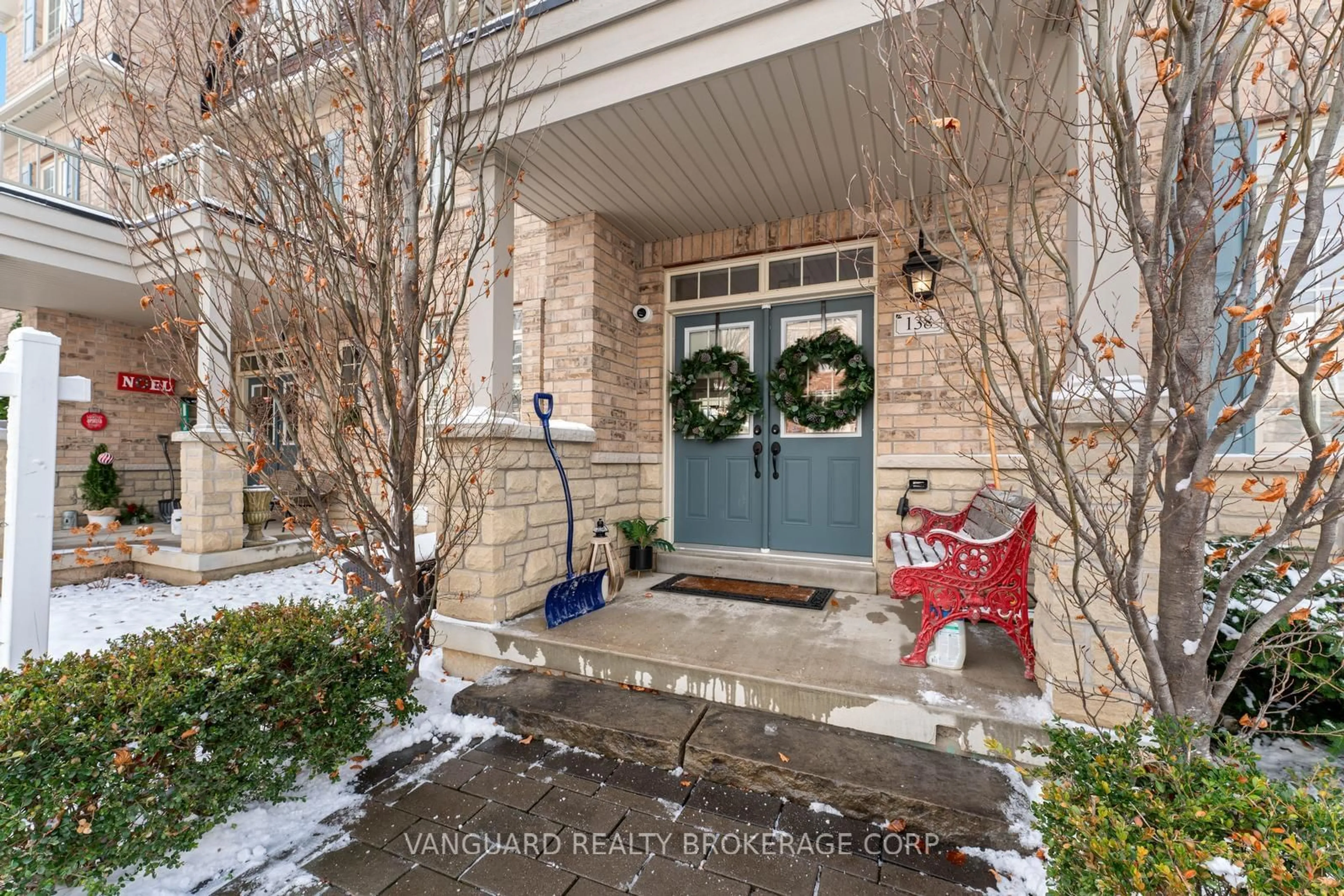 Indoor entryway, wood floors for 138 Barons St, Vaughan Ontario L4H 3N5