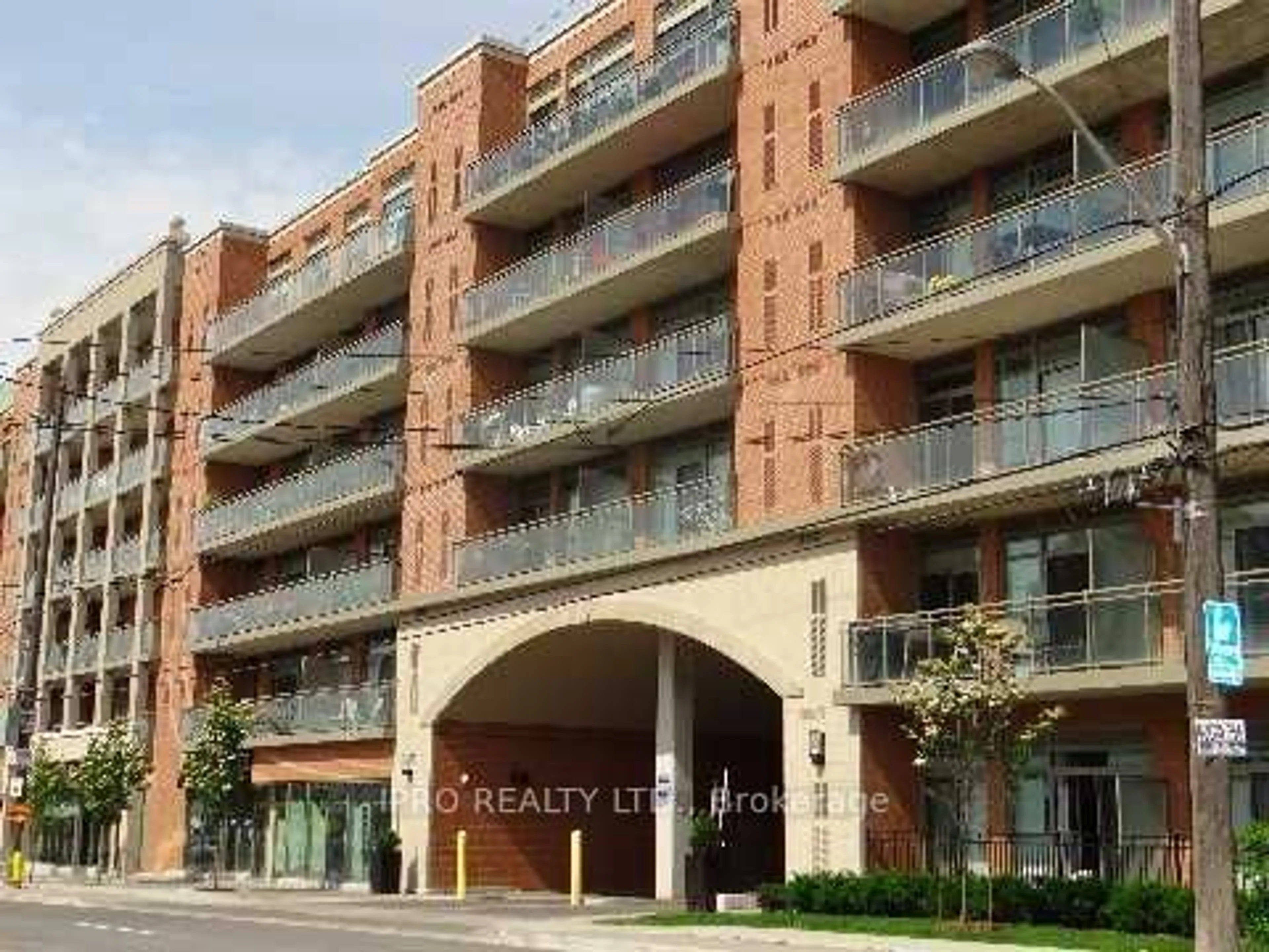 A pic from exterior of the house or condo, the front or back of building for 281 Woodbridge Ave #520, Vaughan Ontario L4L 0C6