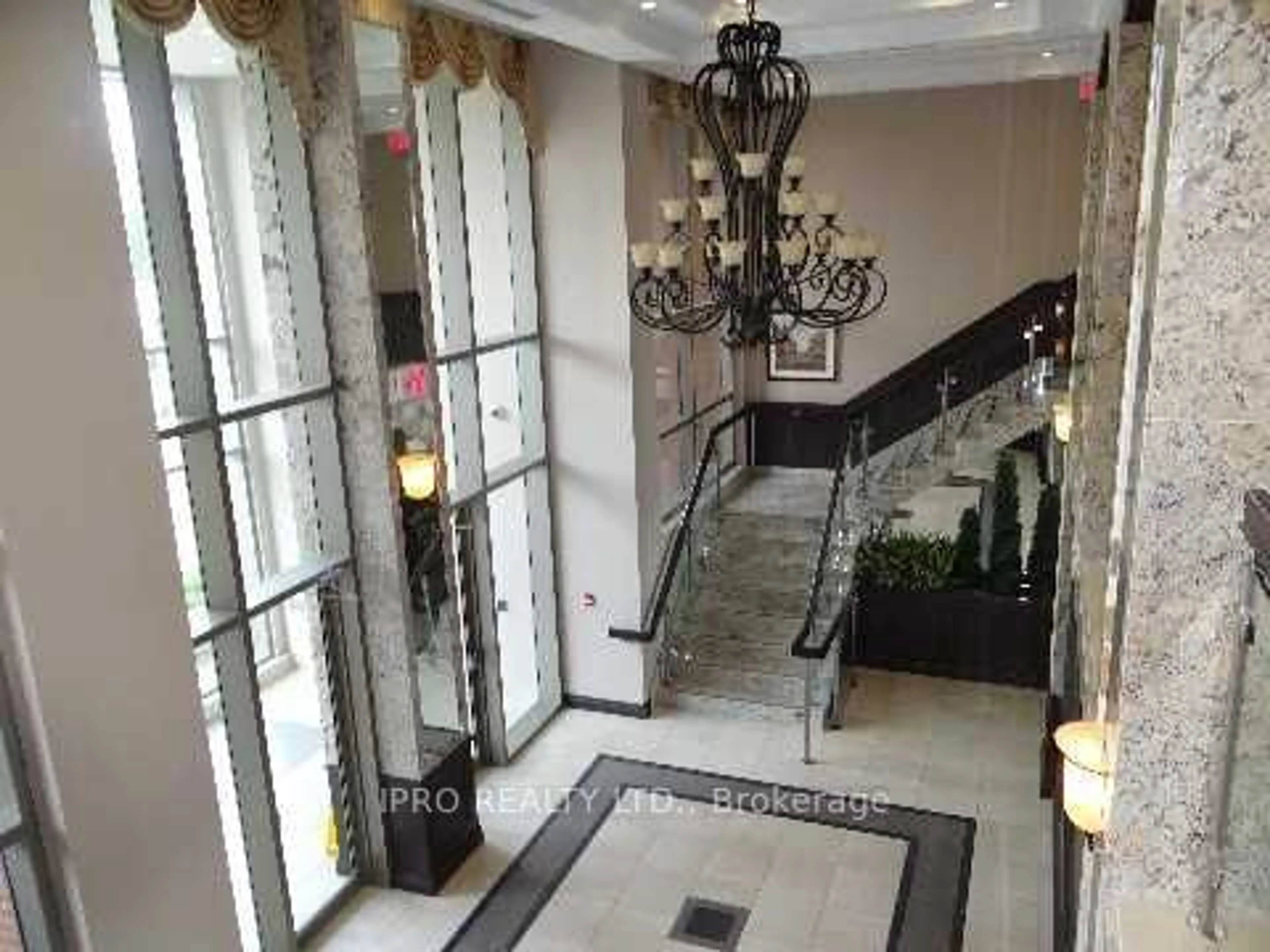 Indoor foyer, ceramic floors for 281 Woodbridge Ave #520, Vaughan Ontario L4L 0C6