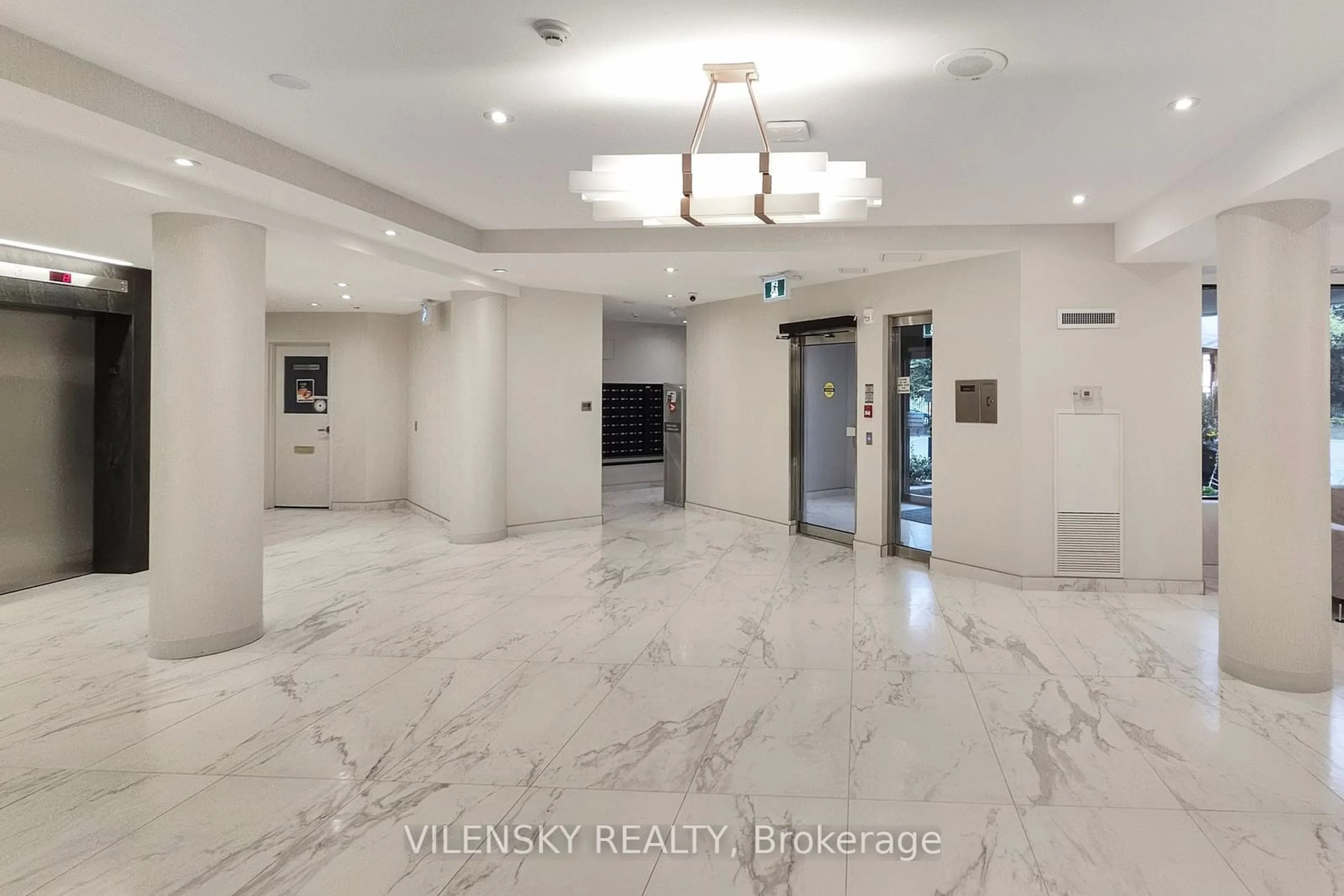 Indoor foyer, not visible floor for 7460 Bathurst St #514, Vaughan Ontario L4J 7K9