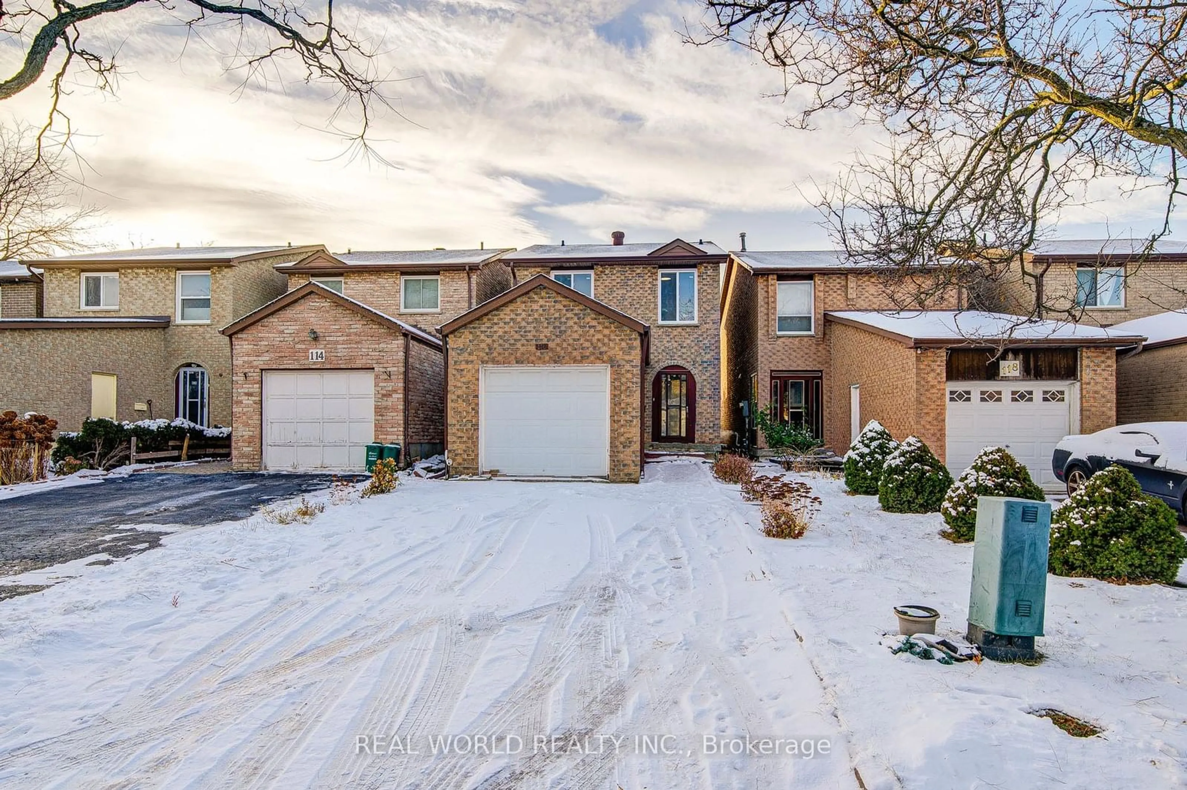 A pic from exterior of the house or condo, the street view for 116 Appleby Cres, Markham Ontario L3R 4L2