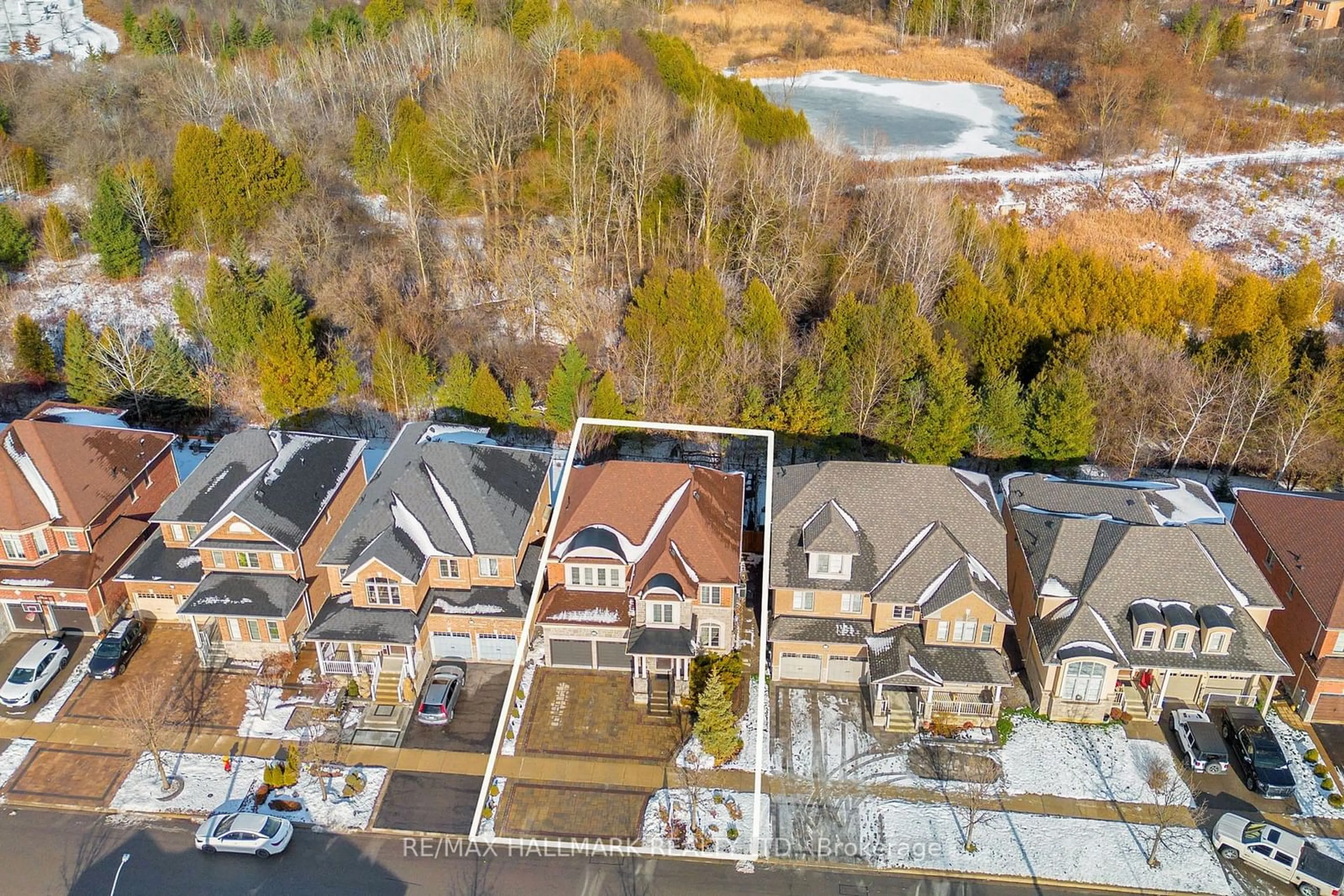 A pic from exterior of the house or condo, the fenced backyard for 189 Rothbury Rd, Richmond Hill Ontario L4S 0E4