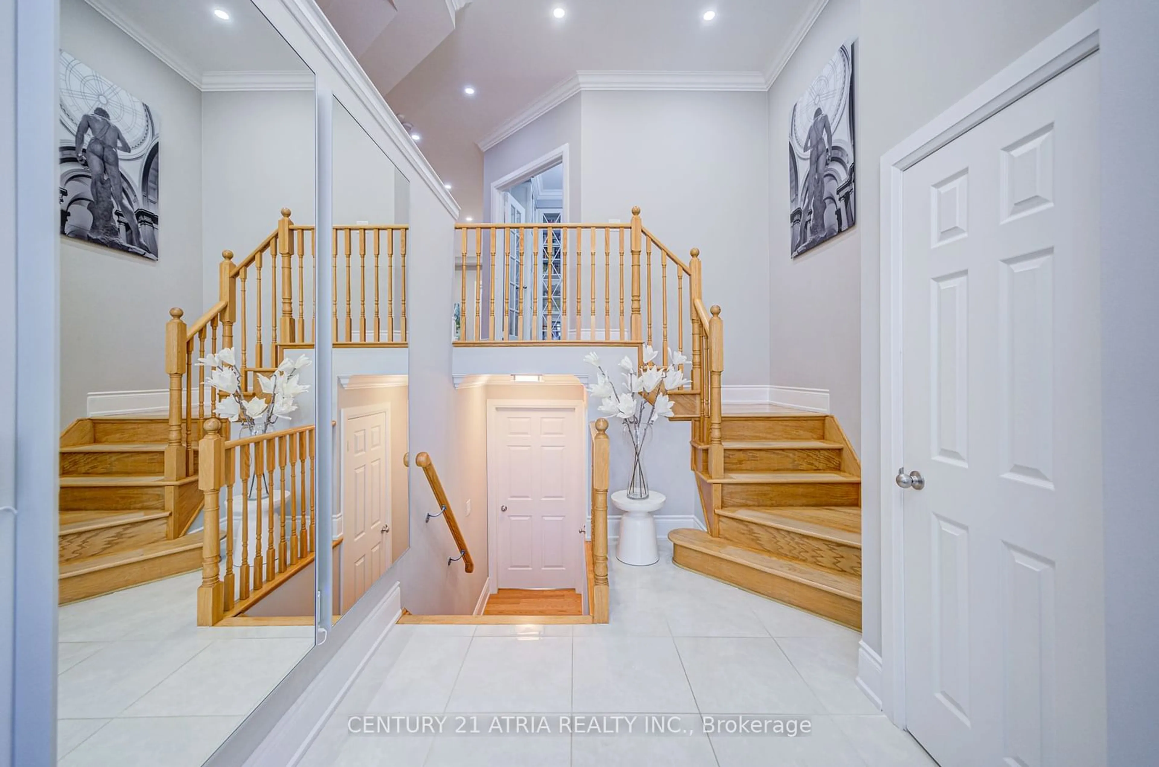 Indoor foyer, wood floors for 21 Haven Rd, Vaughan Ontario L6A 0W7