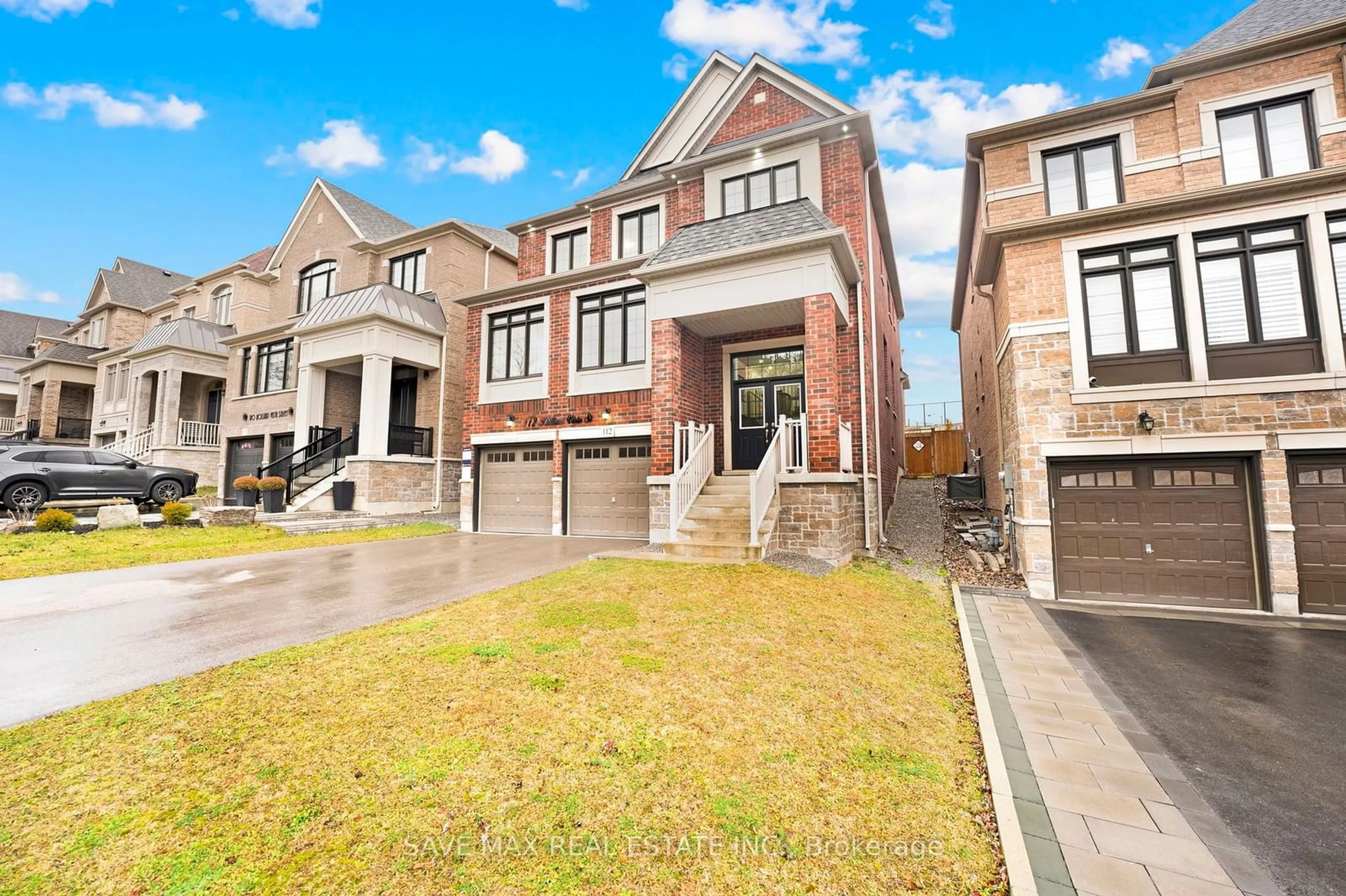 A pic from exterior of the house or condo, the street view for 112 Holland Vista St, East Gwillimbury Ontario L9N 0T4