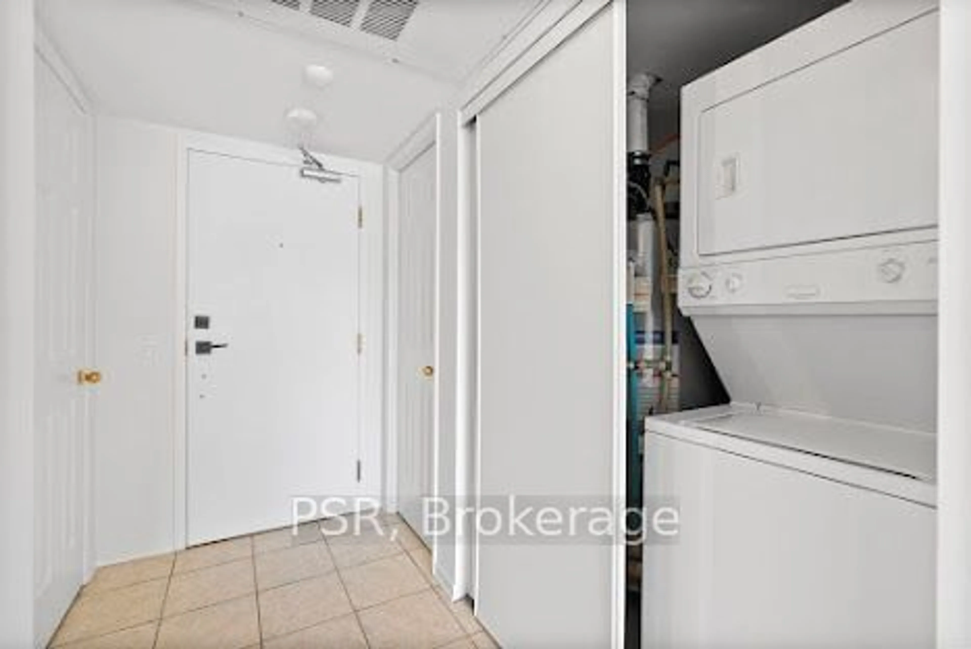 Laundry room for 160 Wellington St #303, Aurora Ontario L4G 1J3