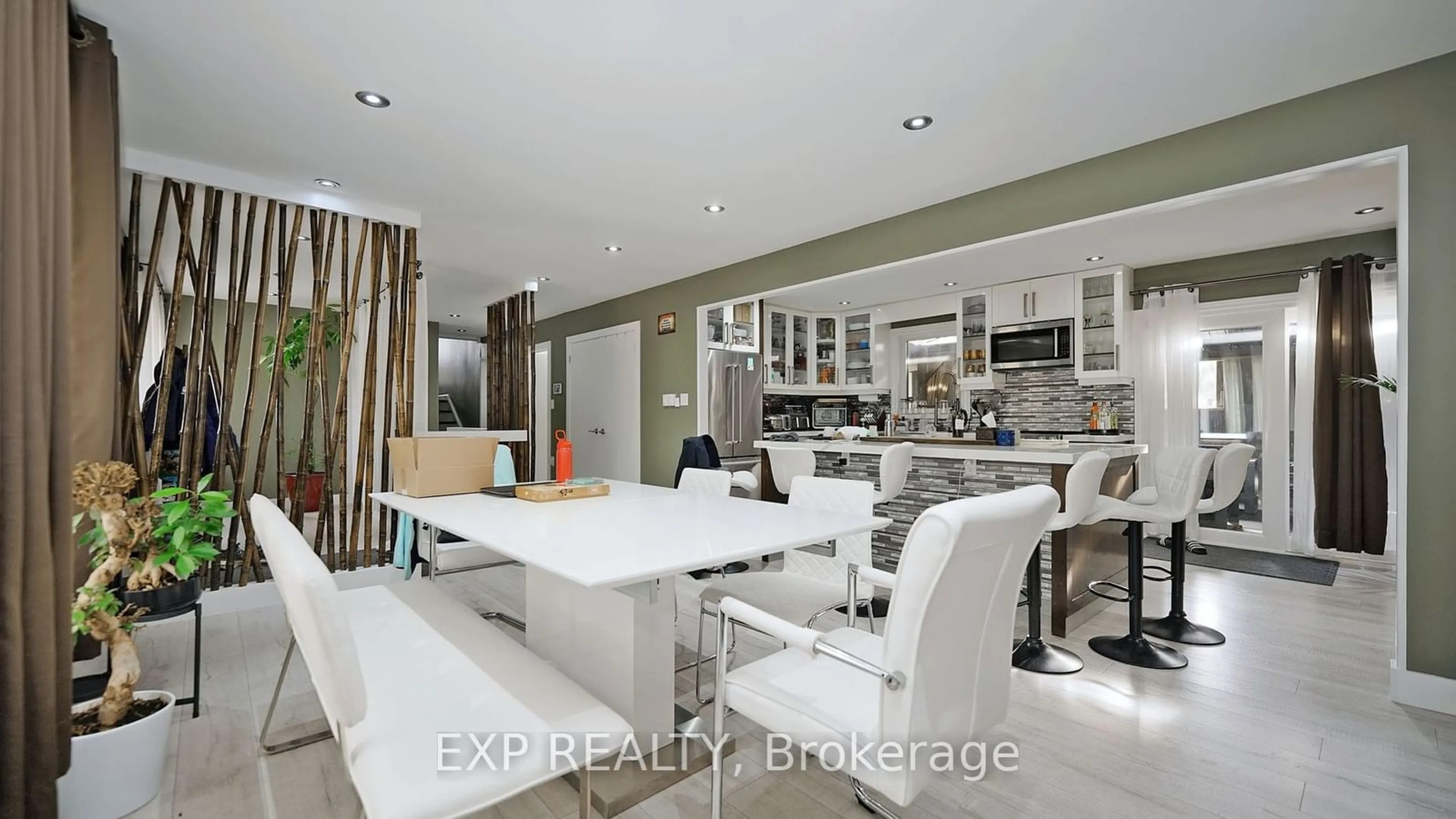 Open concept kitchen for 3125 Vandorf Sdrd, Whitchurch-Stouffville Ontario L4A 7X5