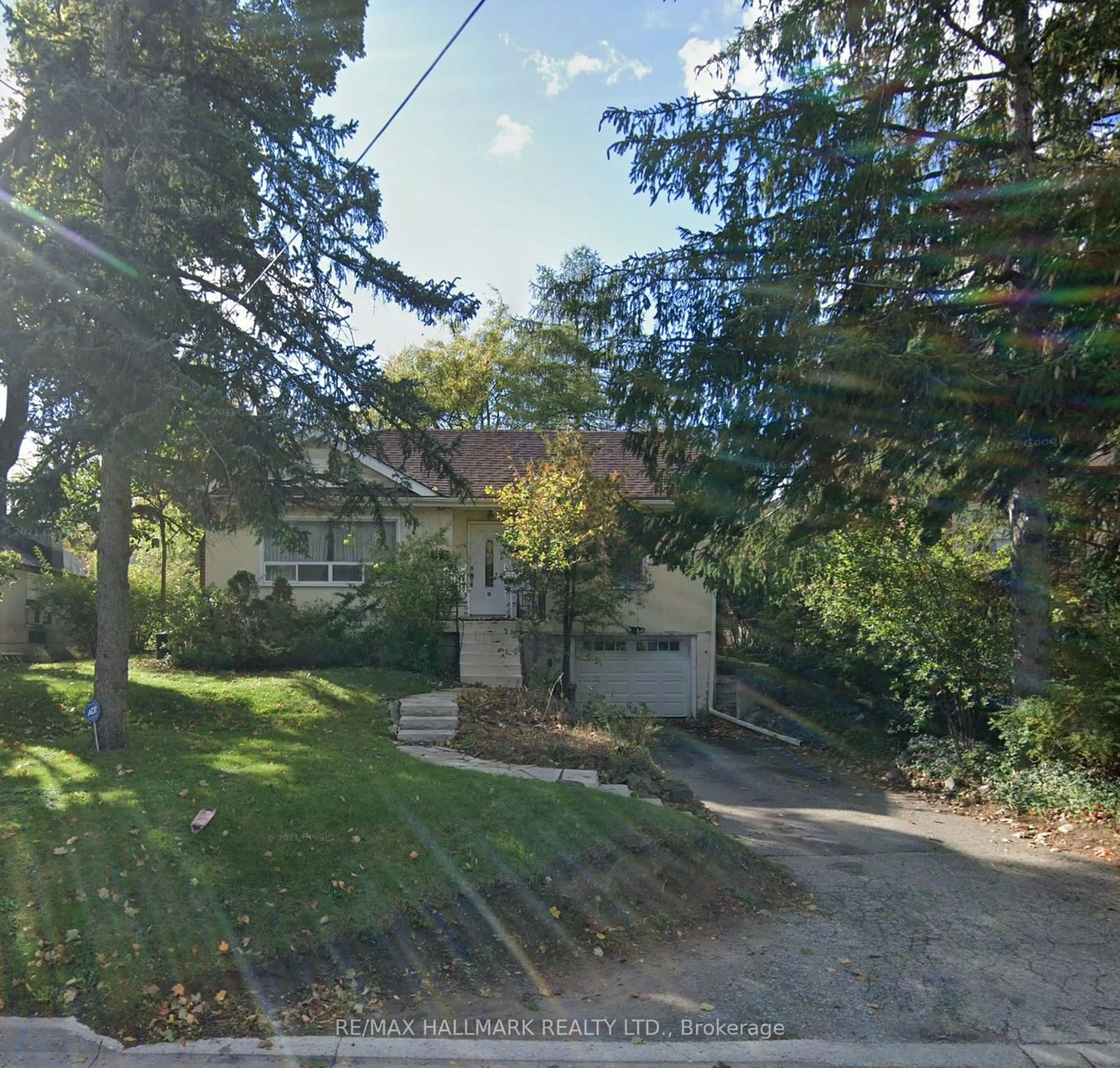 Frontside or backside of a home, the street view for 86 Church St, Richmond Hill Ontario L4C 1W3